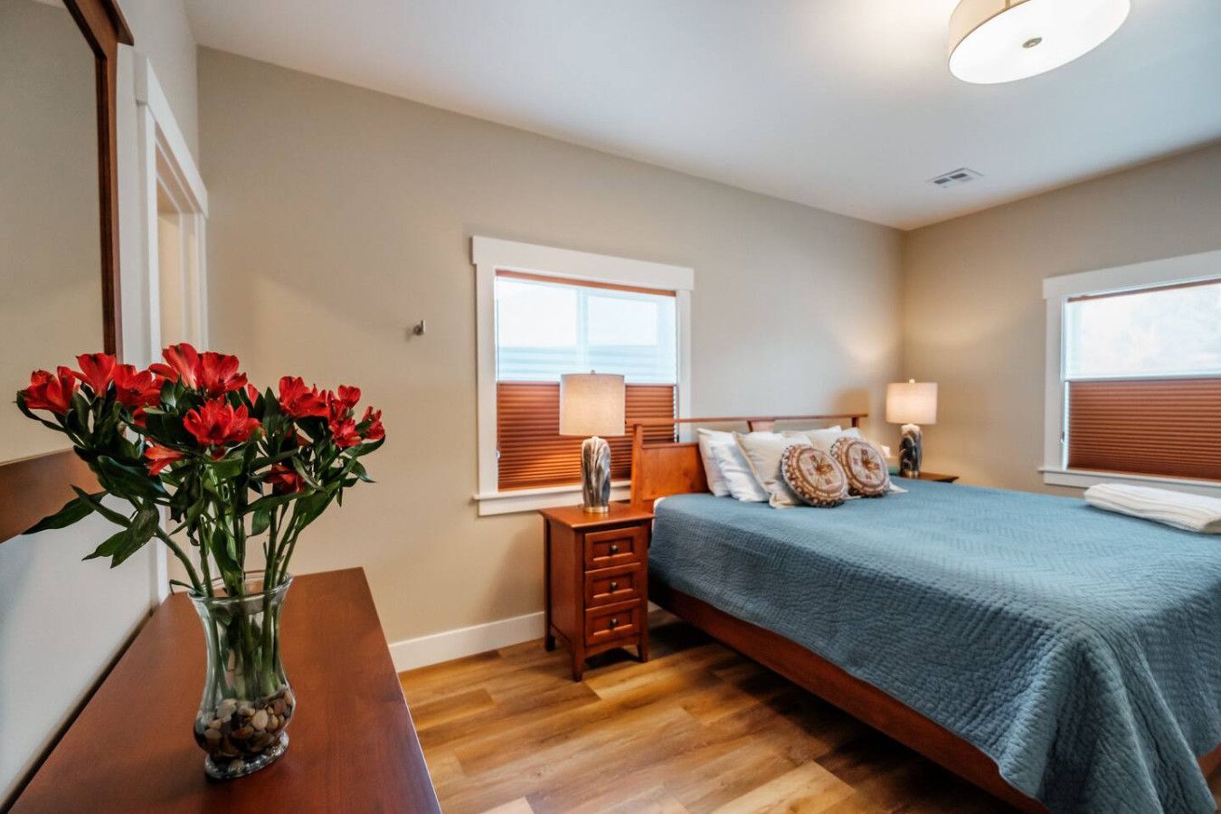 Corvallis Modern Oasis — Breakfast Included - Image 2