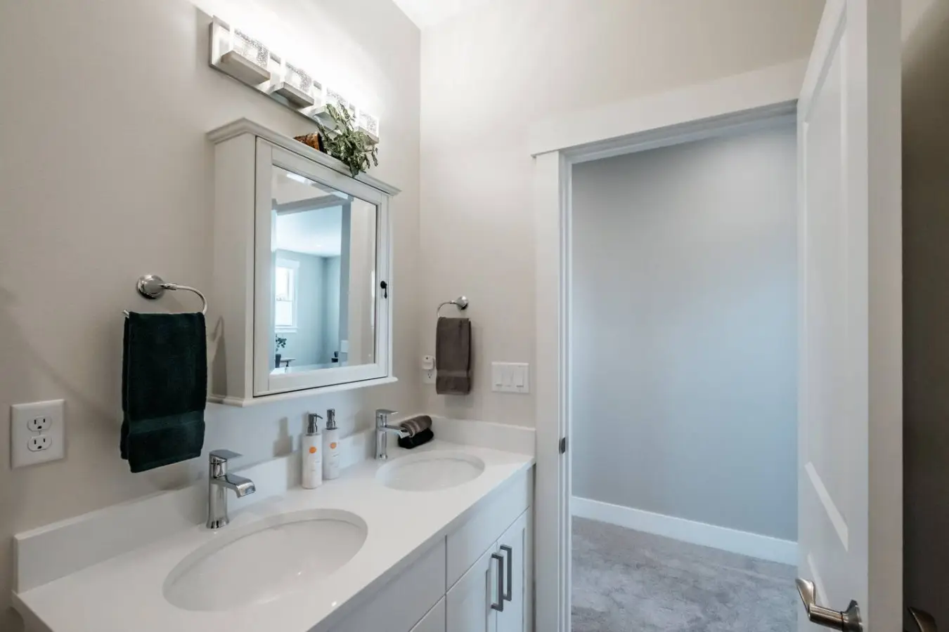 Corvallis Modern Oasis — Breakfast Included - Image 54