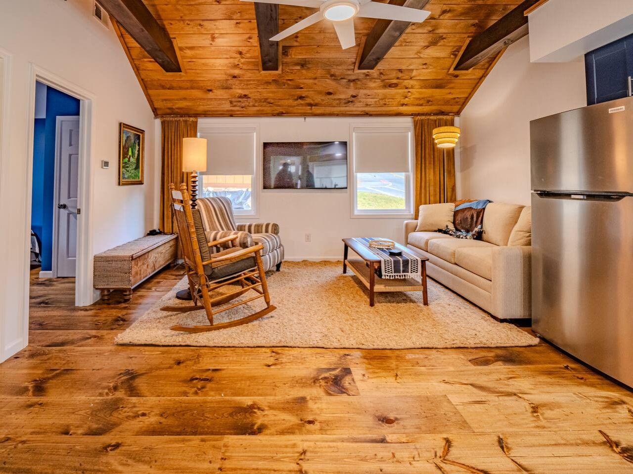 Lake George Luxury Cabin (2 bed/1 bath): vacation rental in Lake George Village