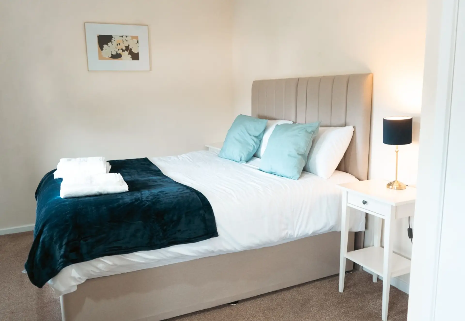 Double bedroom with bedside tables and lamps