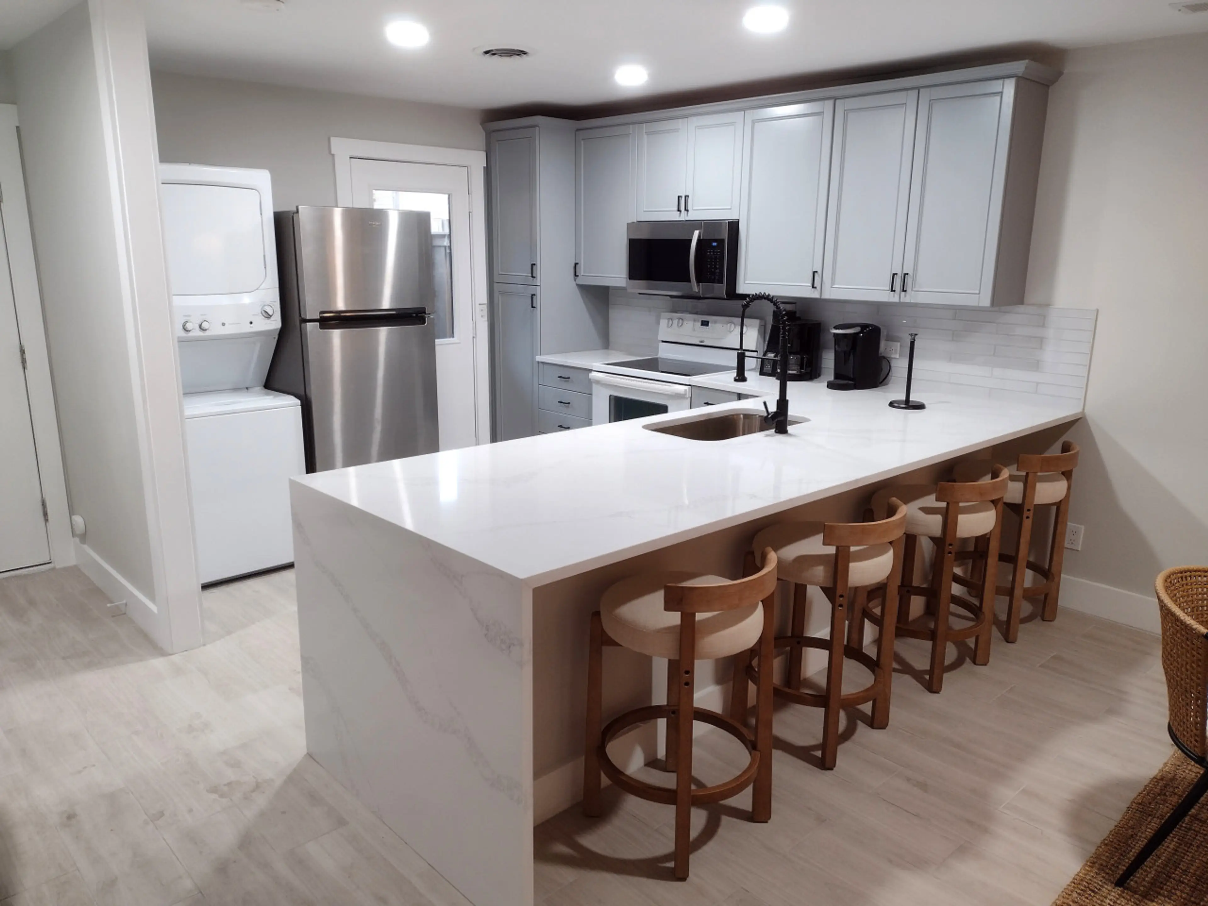 Fully equipped kitchen with modern appliances and a spacious breakfast bar with seating—perfect for cooking, dining, and gathering at Hilton Head Hideaway.
