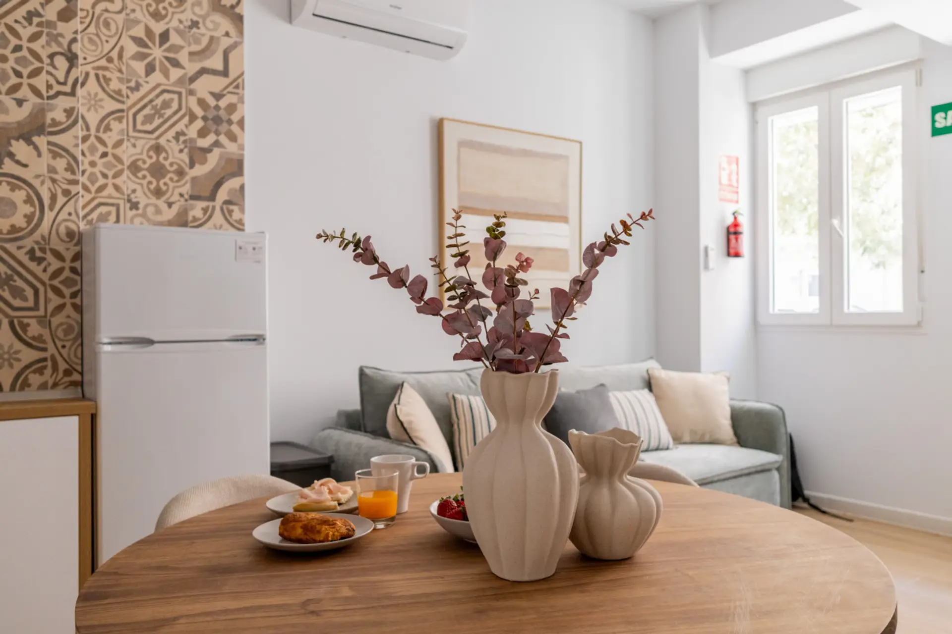 Dining table, start your day!