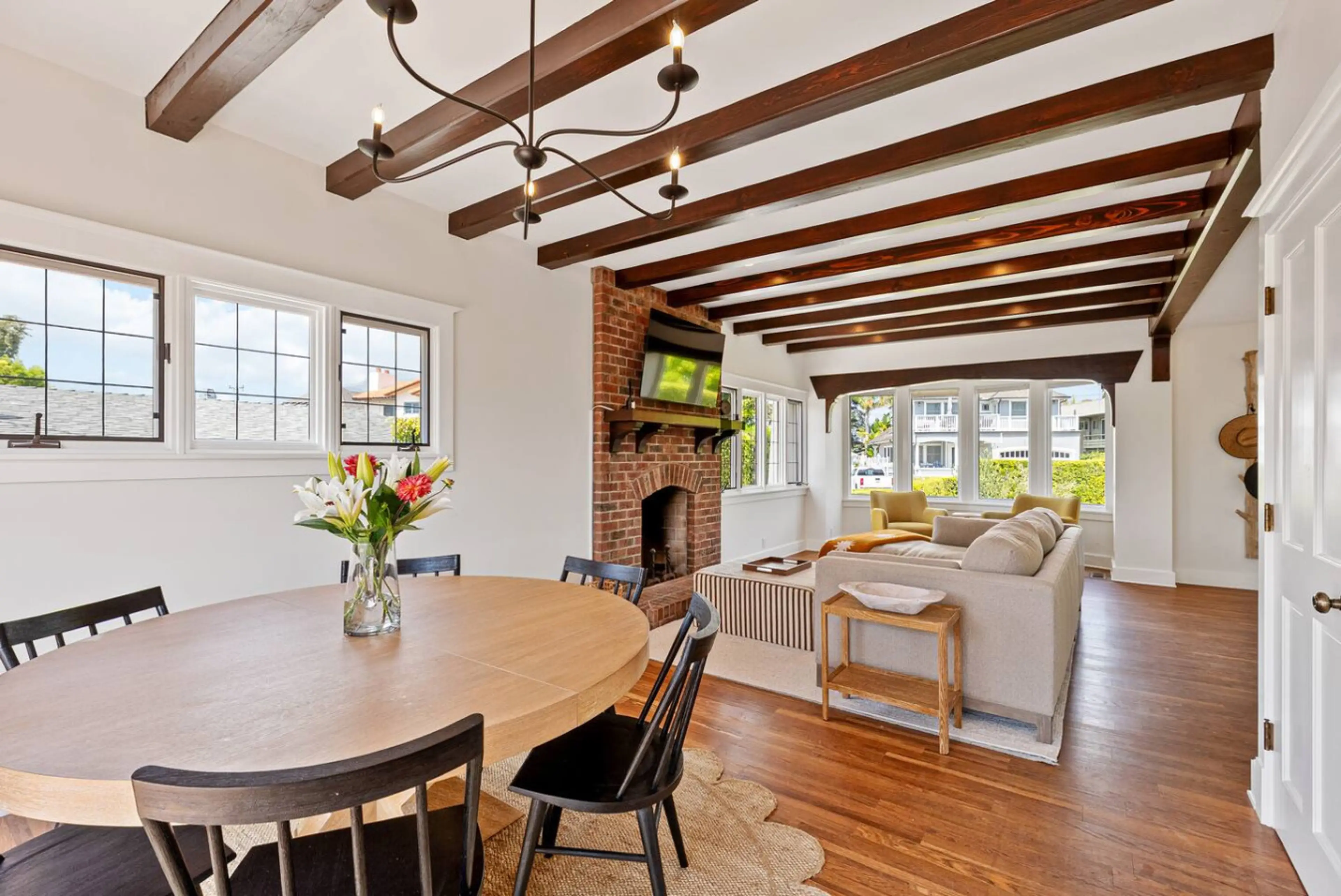 Open concept living room/dining room