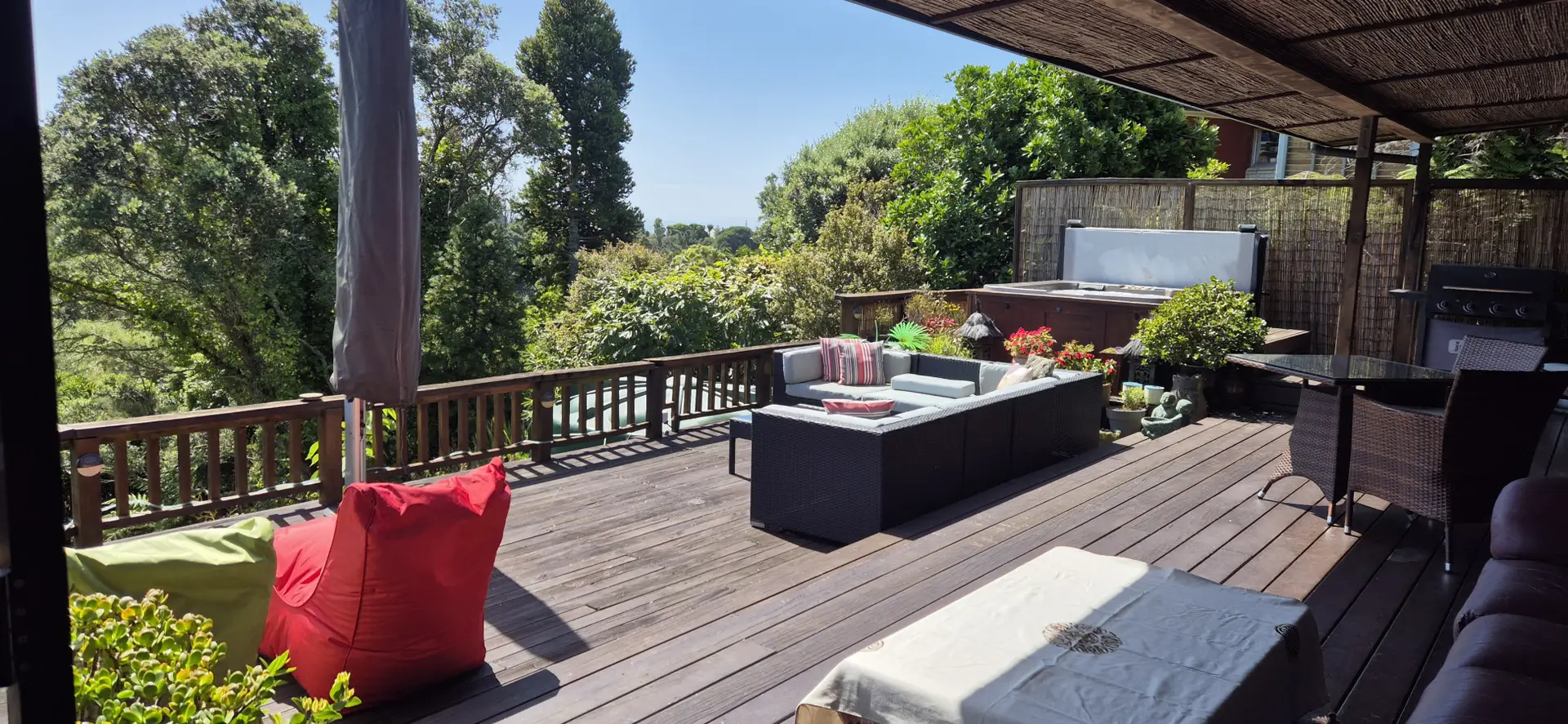 Outside entertaining with spa