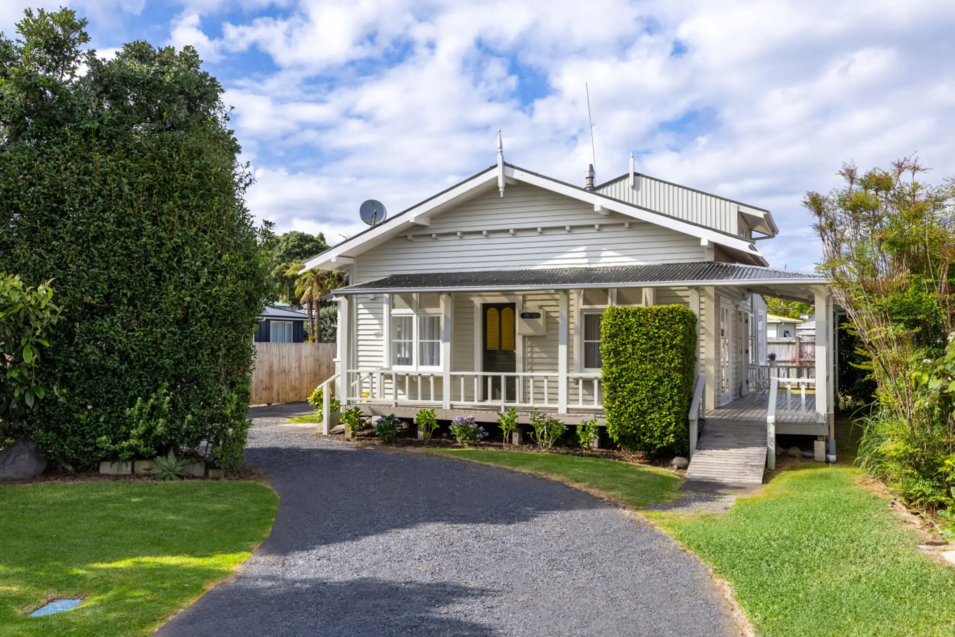 View of bungalow upon driveway