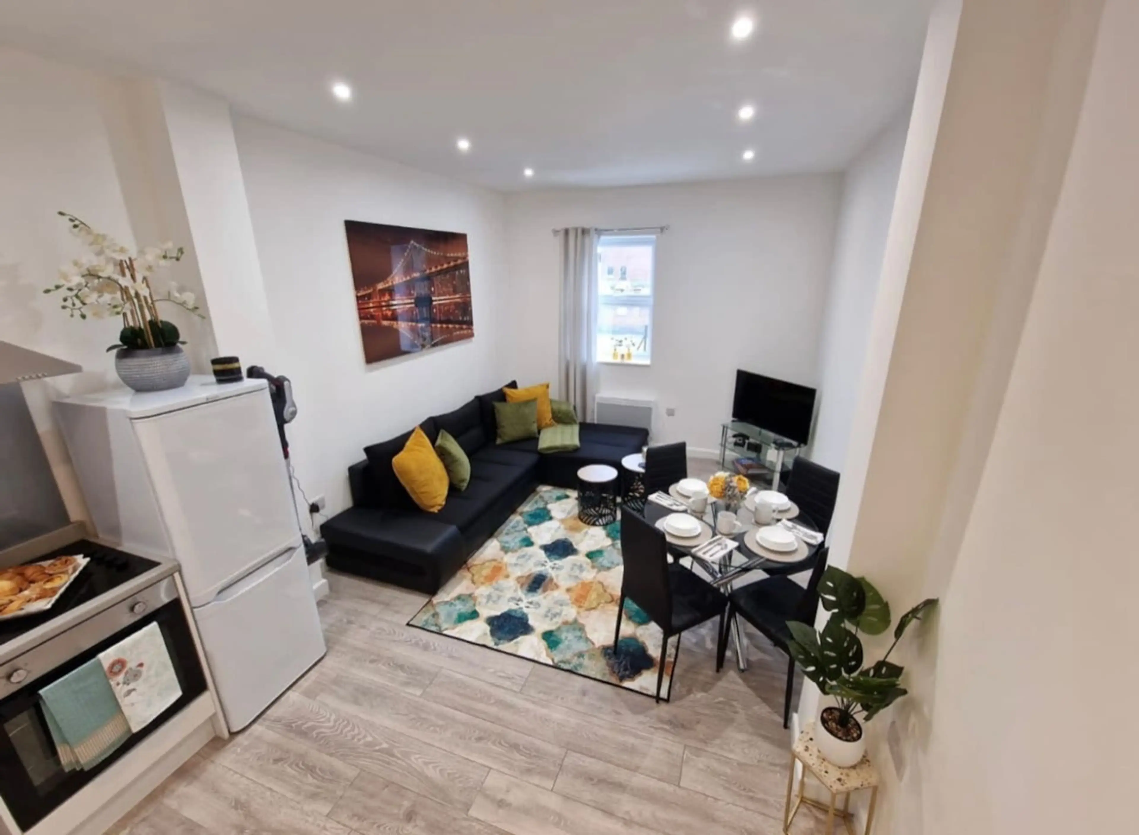 Bright and inviting lounge with a TV and ethernet connection, perfect for relaxing or streaming after a day out.