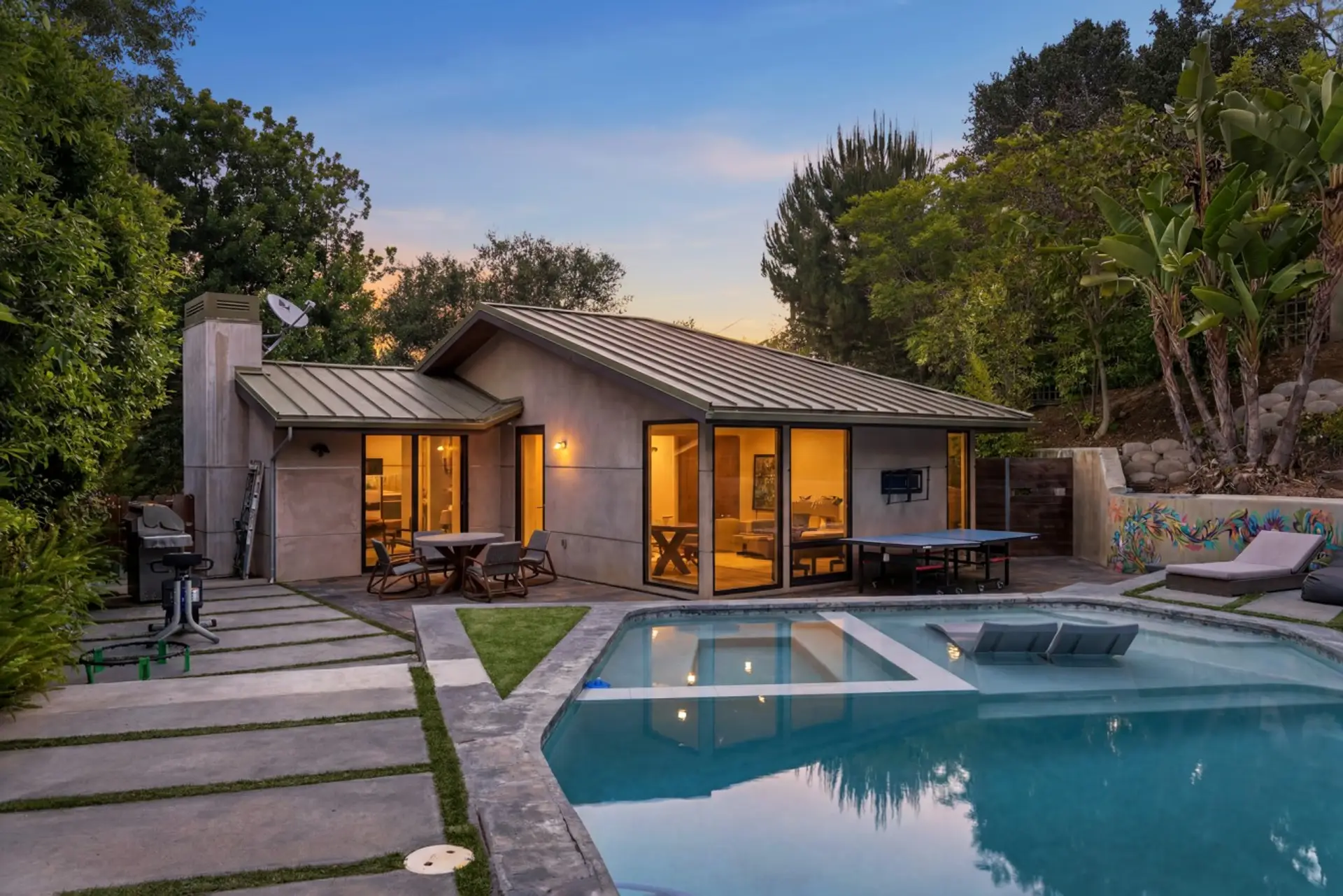 3217 Oakley Drive, Los Angeles, CA-15