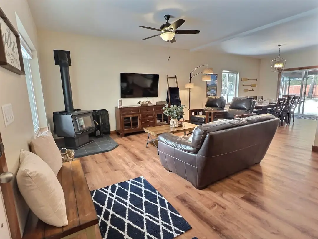 Three Rivers 5BR • Hot Tub + Game Room Retreat