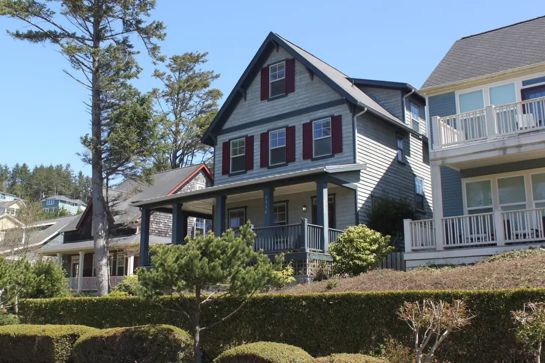 Beach Haven 5BR • Steps to Sand • 3-Story Family