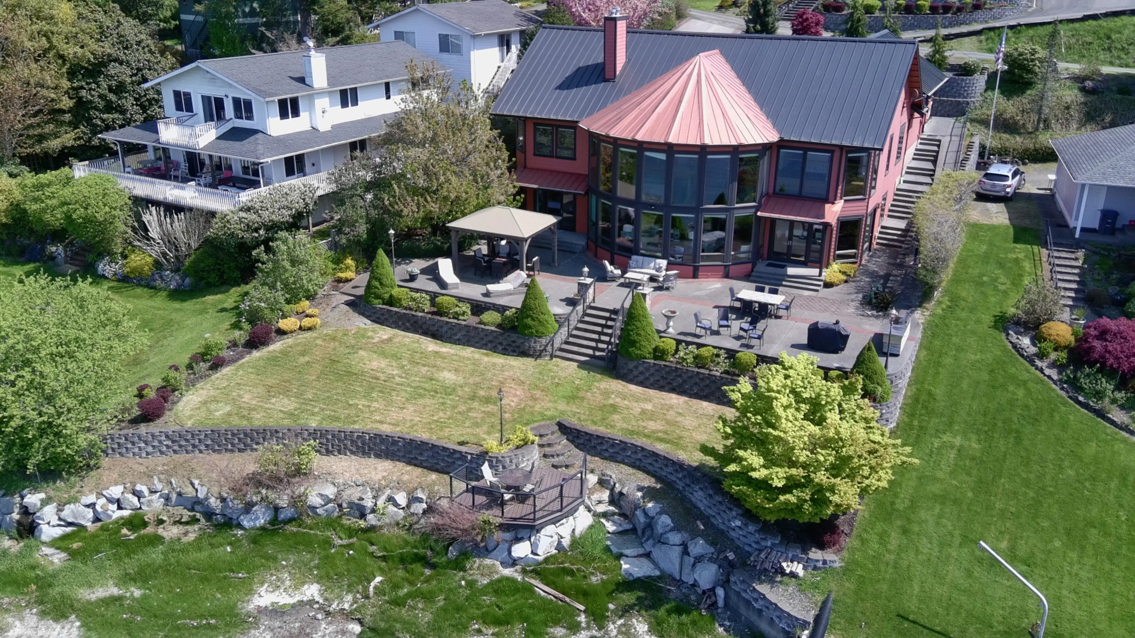 Main House features large yard for yard games and lounging in the sun while taking in natural landscape and wildlife viewing