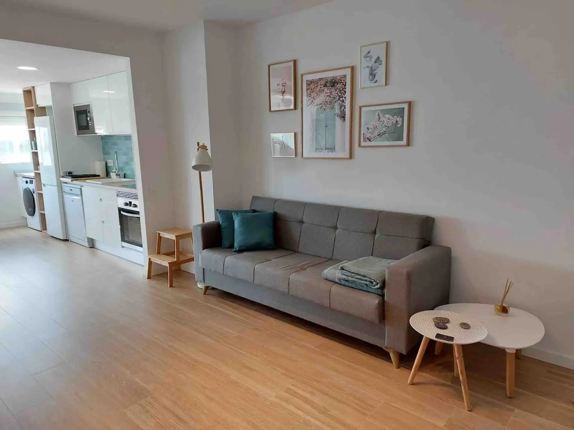 Salón , zona común, sofá, cocina