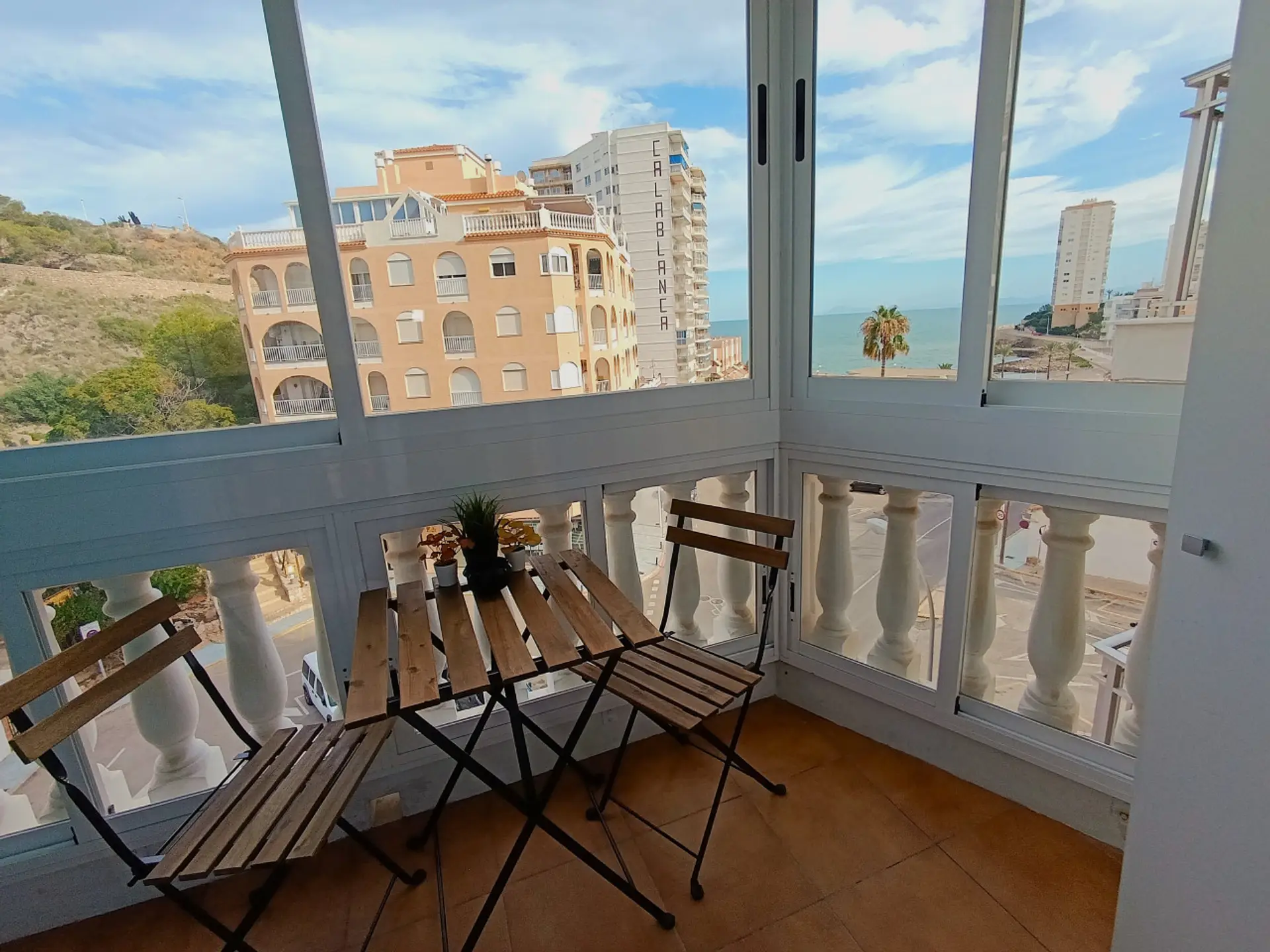 Balcón con vista al mar