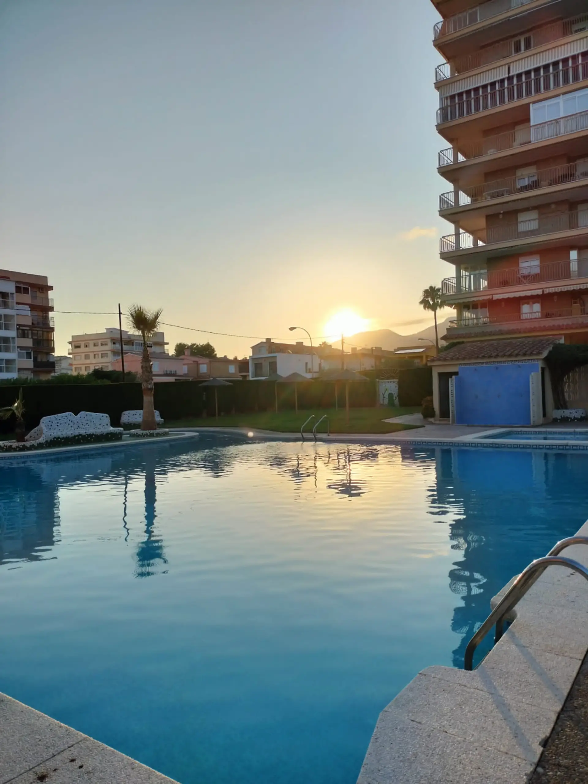 Piscina, atardecer