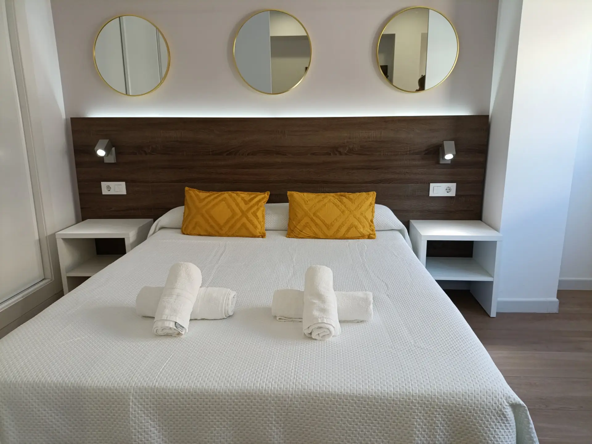 Dormitorio, cama doble