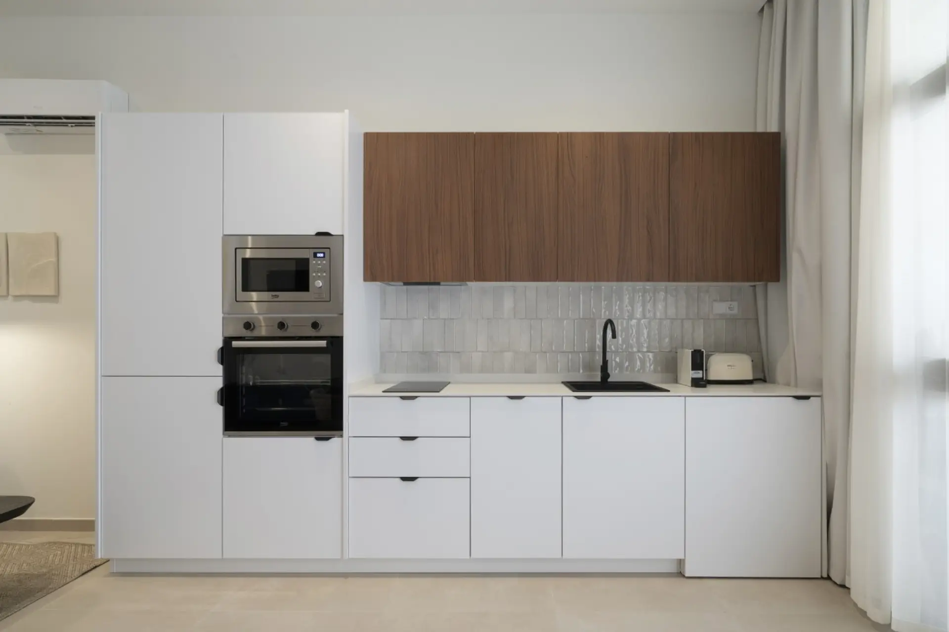 Cocina completa, horno, microondas, nevera