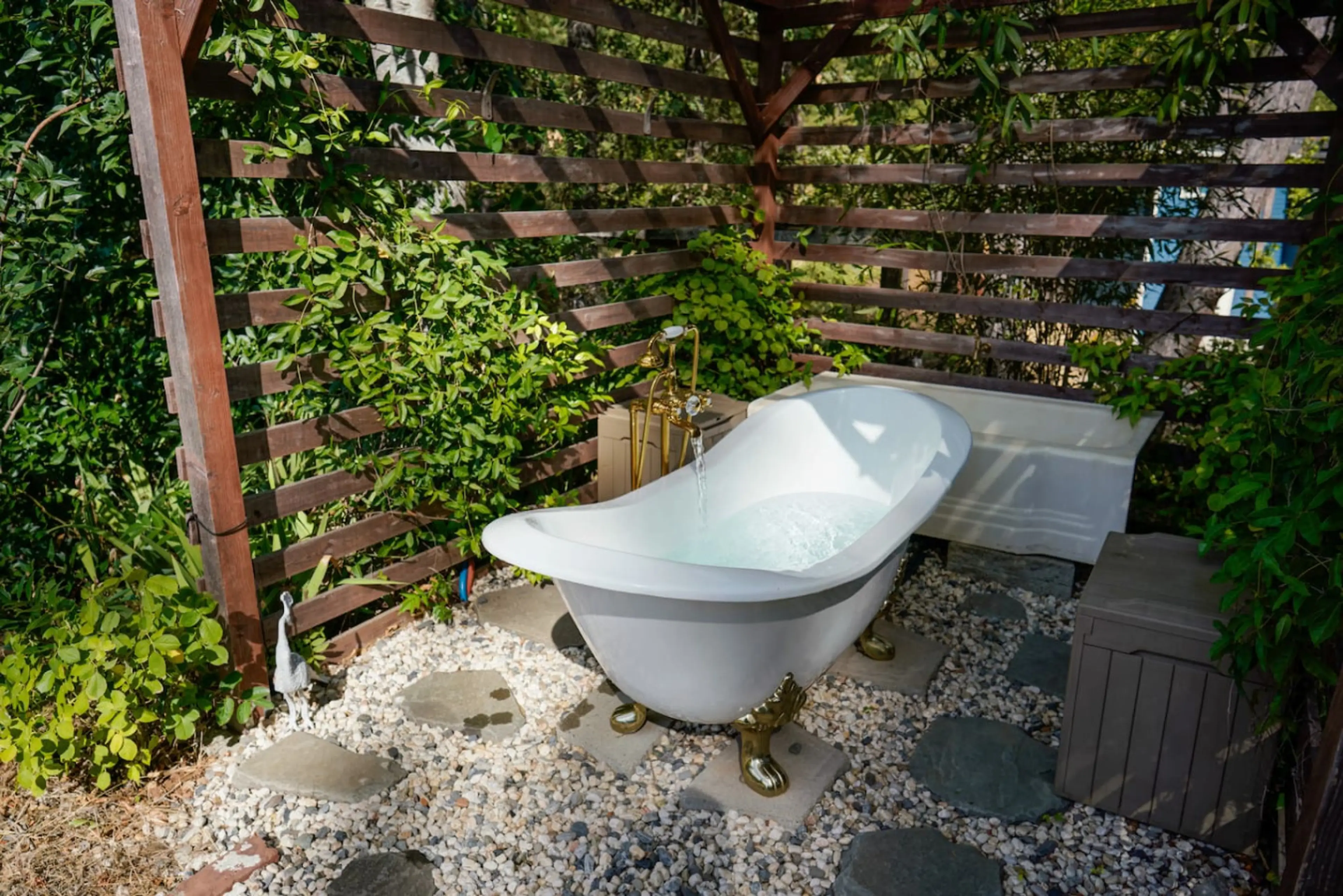 outdoor tub for soaking