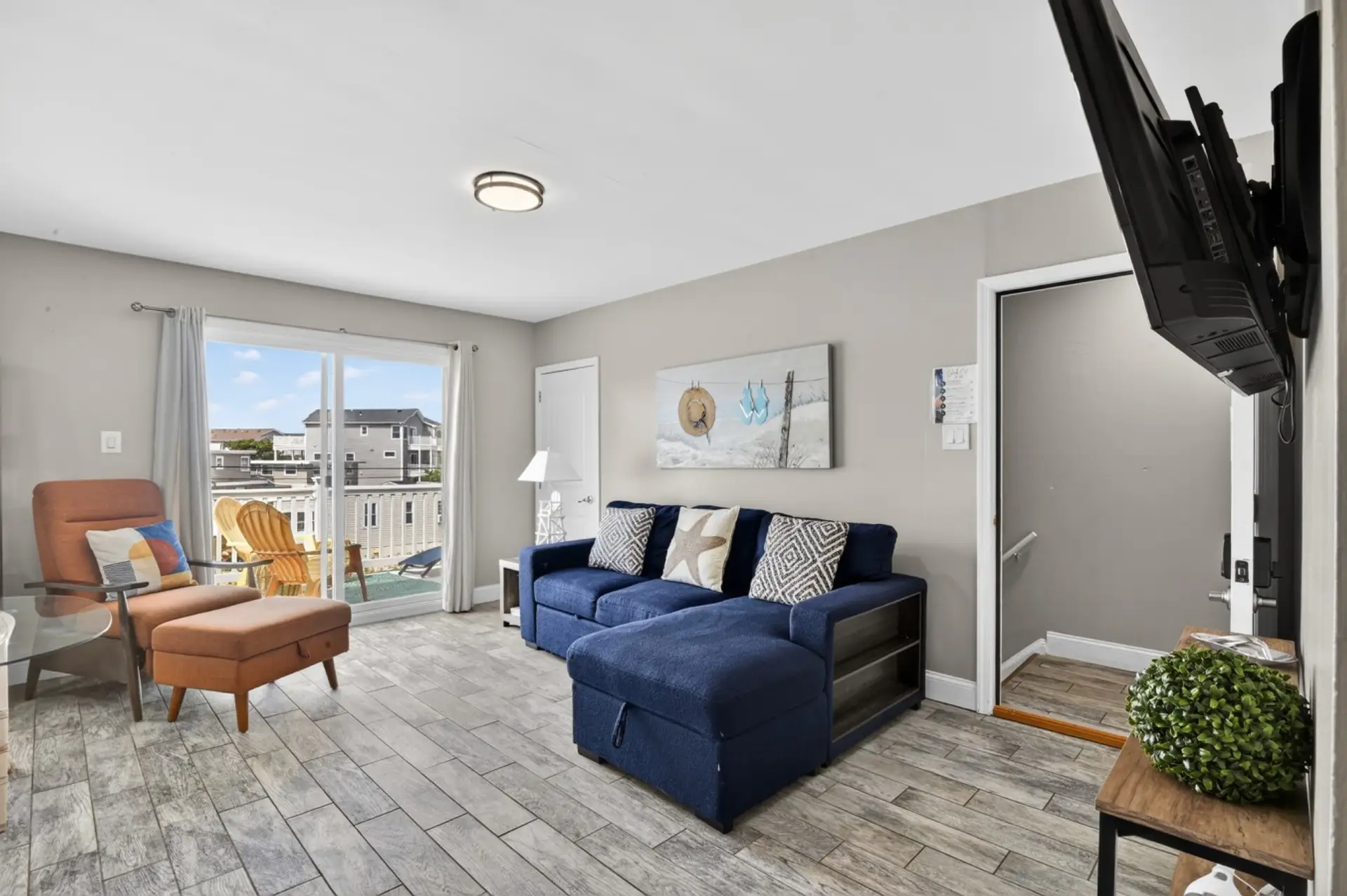 223_10th_St_N-Living_room-_019