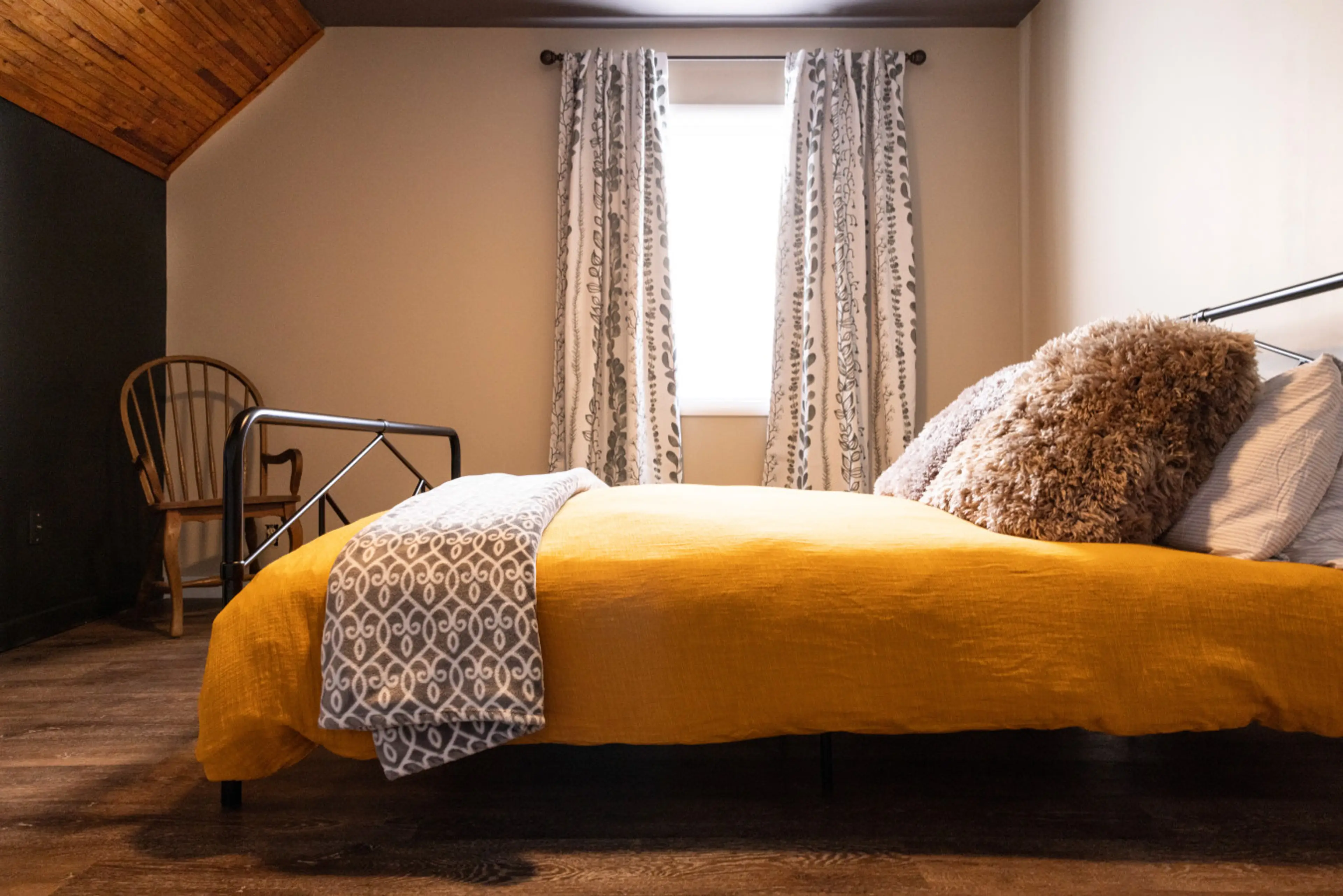 3rd floor bedroom suite 1- Available when 5 people book