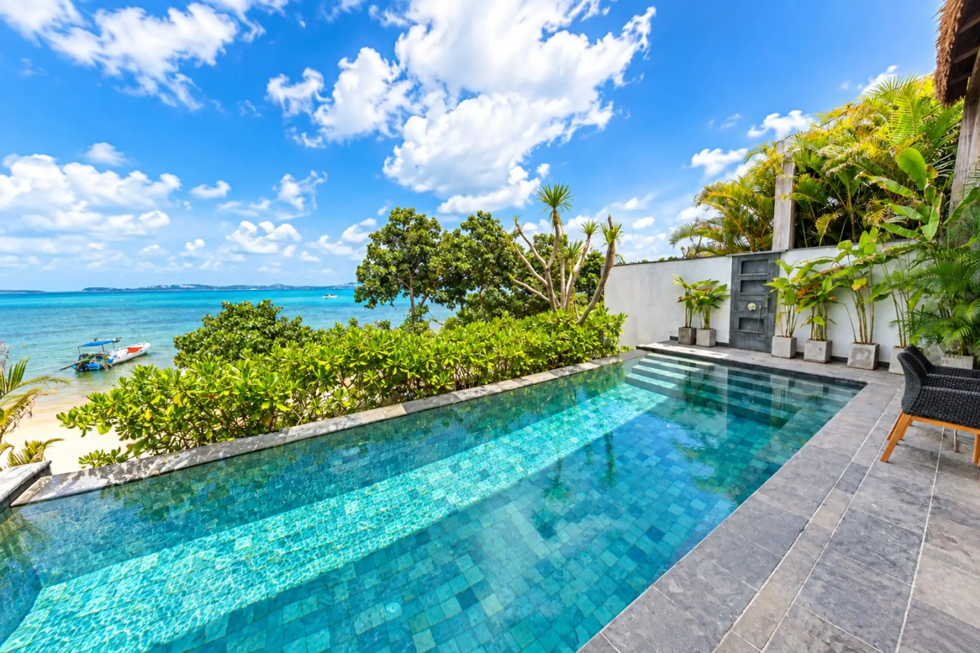 V2 Pool and Seaview