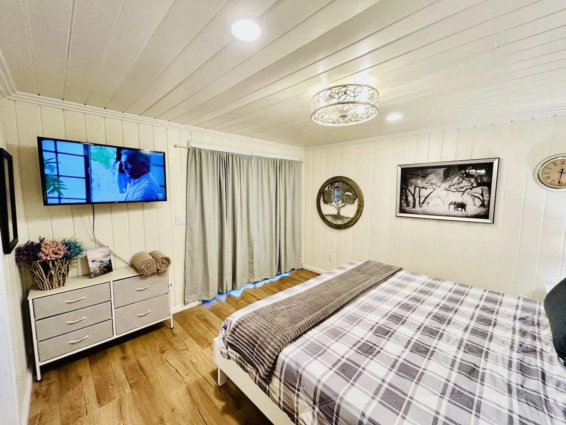 King bedroom 1