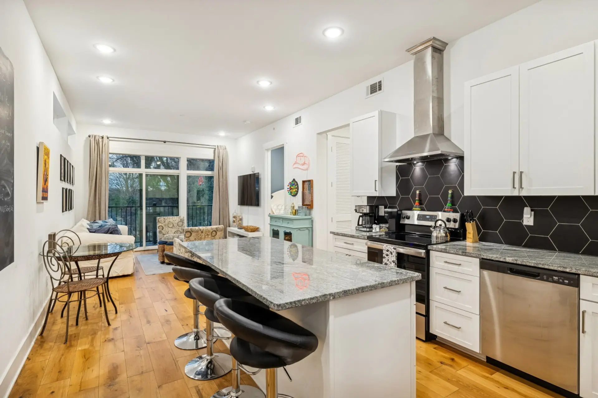 Welcome to the Nashville Scene Suite! Open floor plan living and dining areas