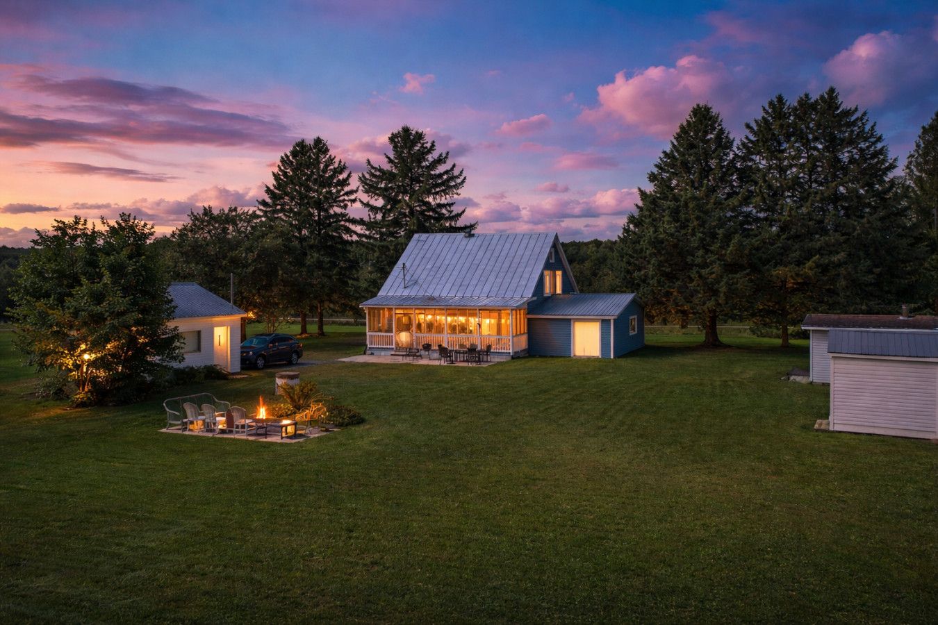 Chalet rustique et moderne. 32 acres de terrain. Avec SPA