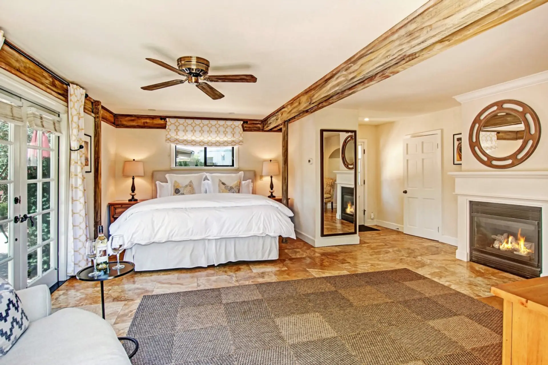 Bella @ Bungalow 313 Sonoma Vacation Rental- Studio Bed King Bed