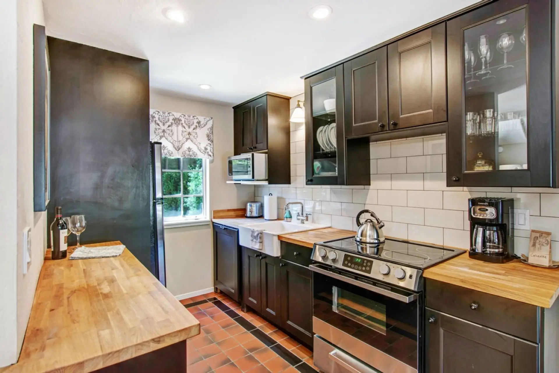 Dolce @ Bungalow 313 Sonoma Vacation Rental - Kitchen
