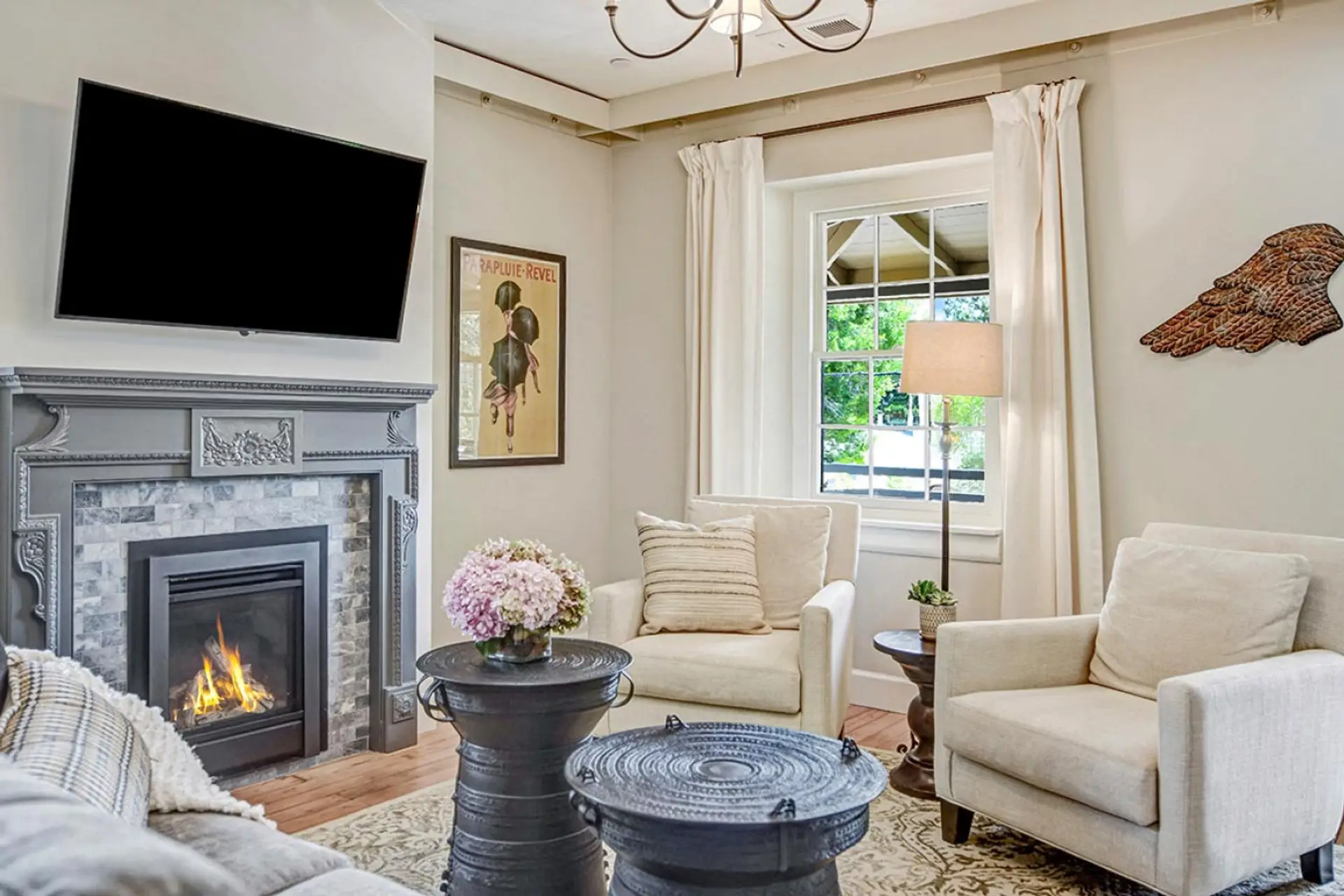 Cielo @ Bungalow 313 Sonoma Vacation Rental - Living Room