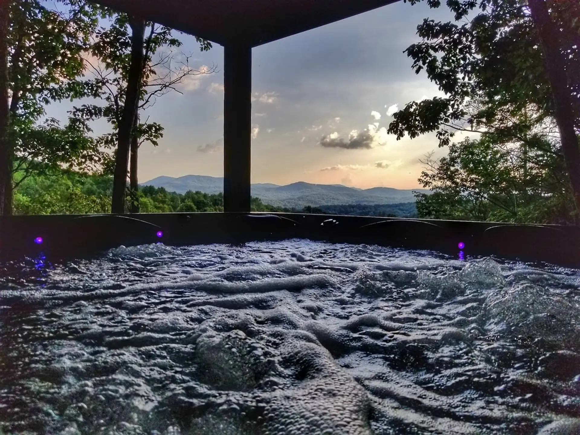 2br/2.5ba Pet Friendly Blue Ridge Cabin Rental with Hot Tub, Pool Table and Mountain View