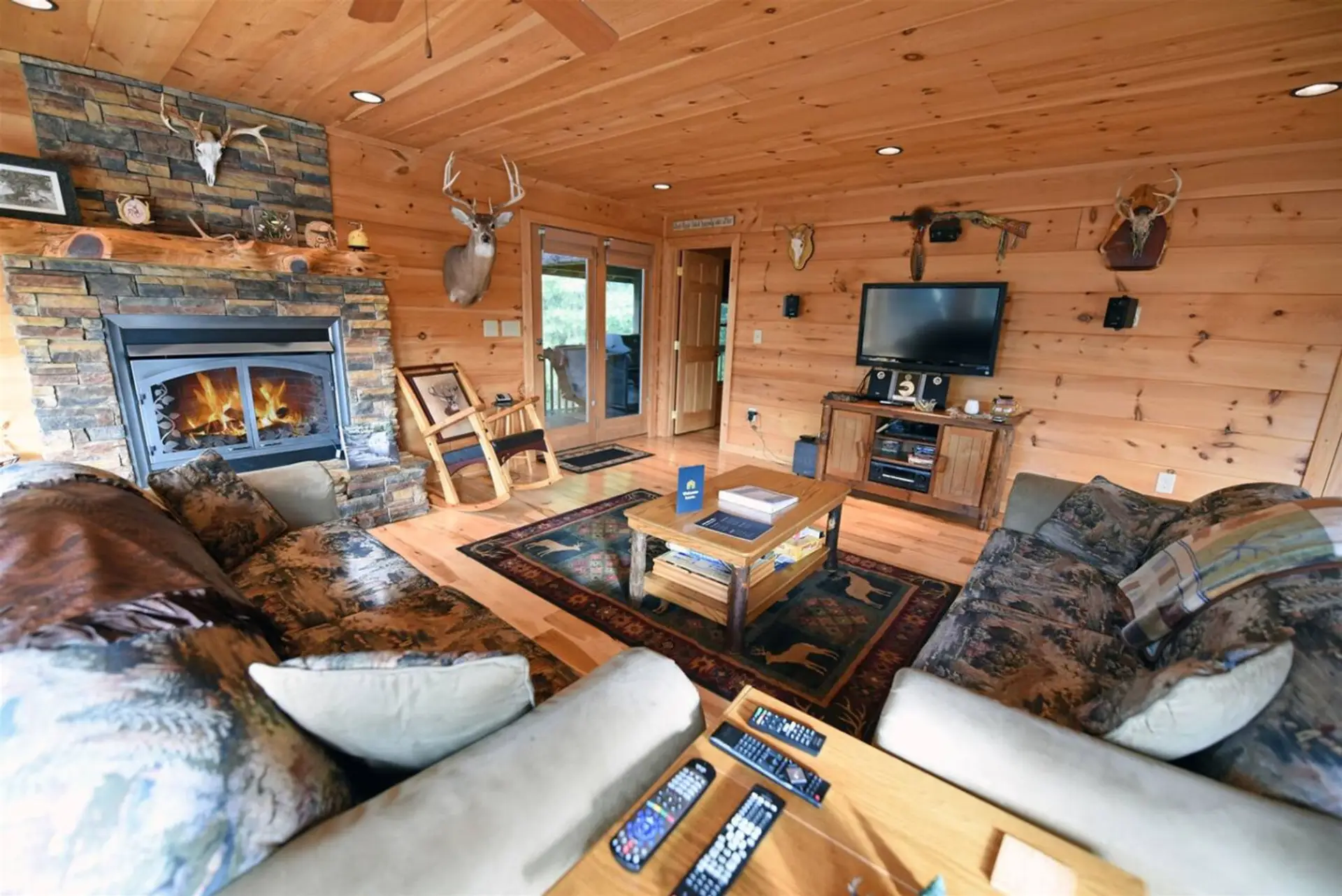 Suches Cabin Rental with Hot tub, Wifi and custom outdoor fire pit