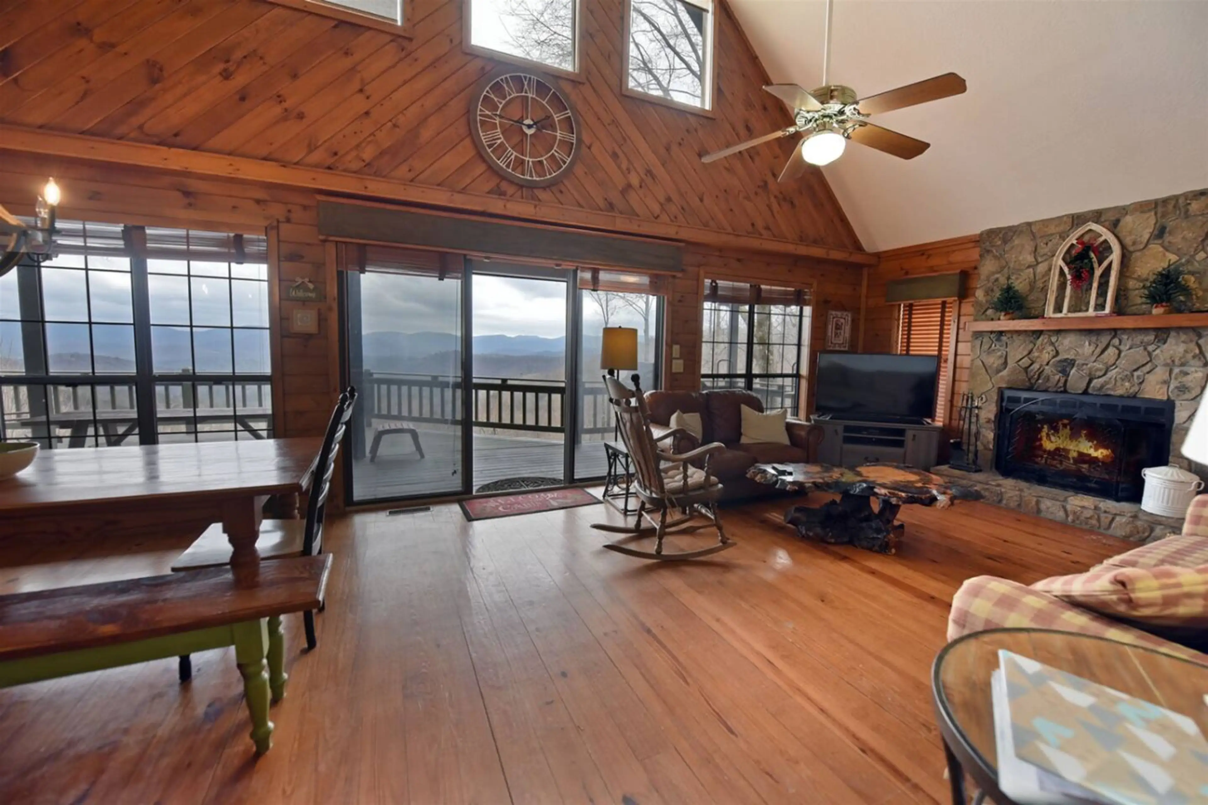Pet Friendly Blairsville cabin rental with Amazing Views, Hot Tub, Pool Table, Wifi