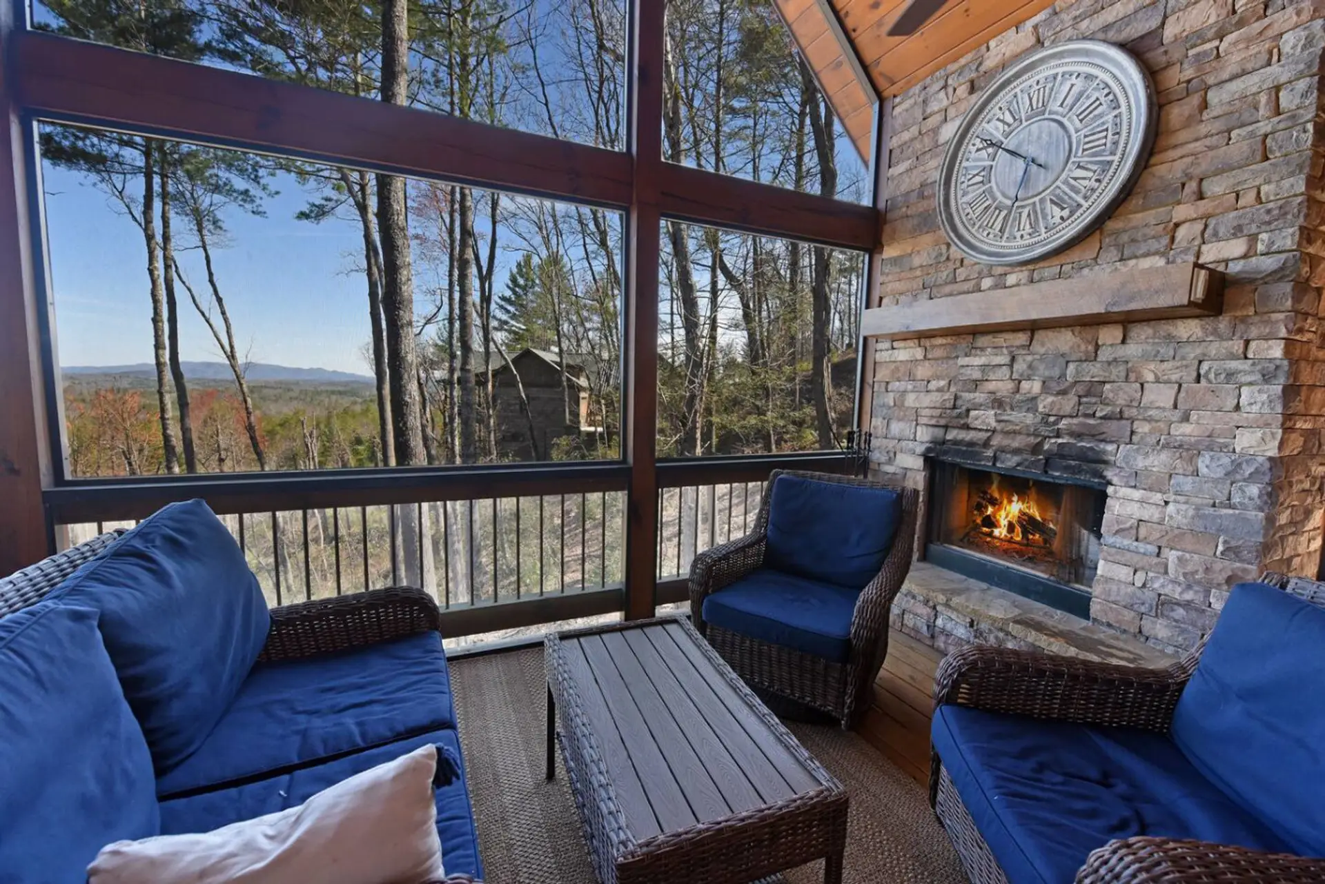 Mountain Oasis, Luxury Pet Friendly cabin rental in Blue Ridge