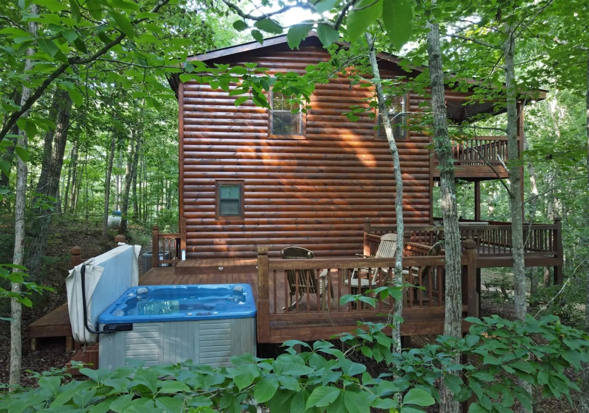 Pet friendly hot tub cabin rental in Blue Ridge GA