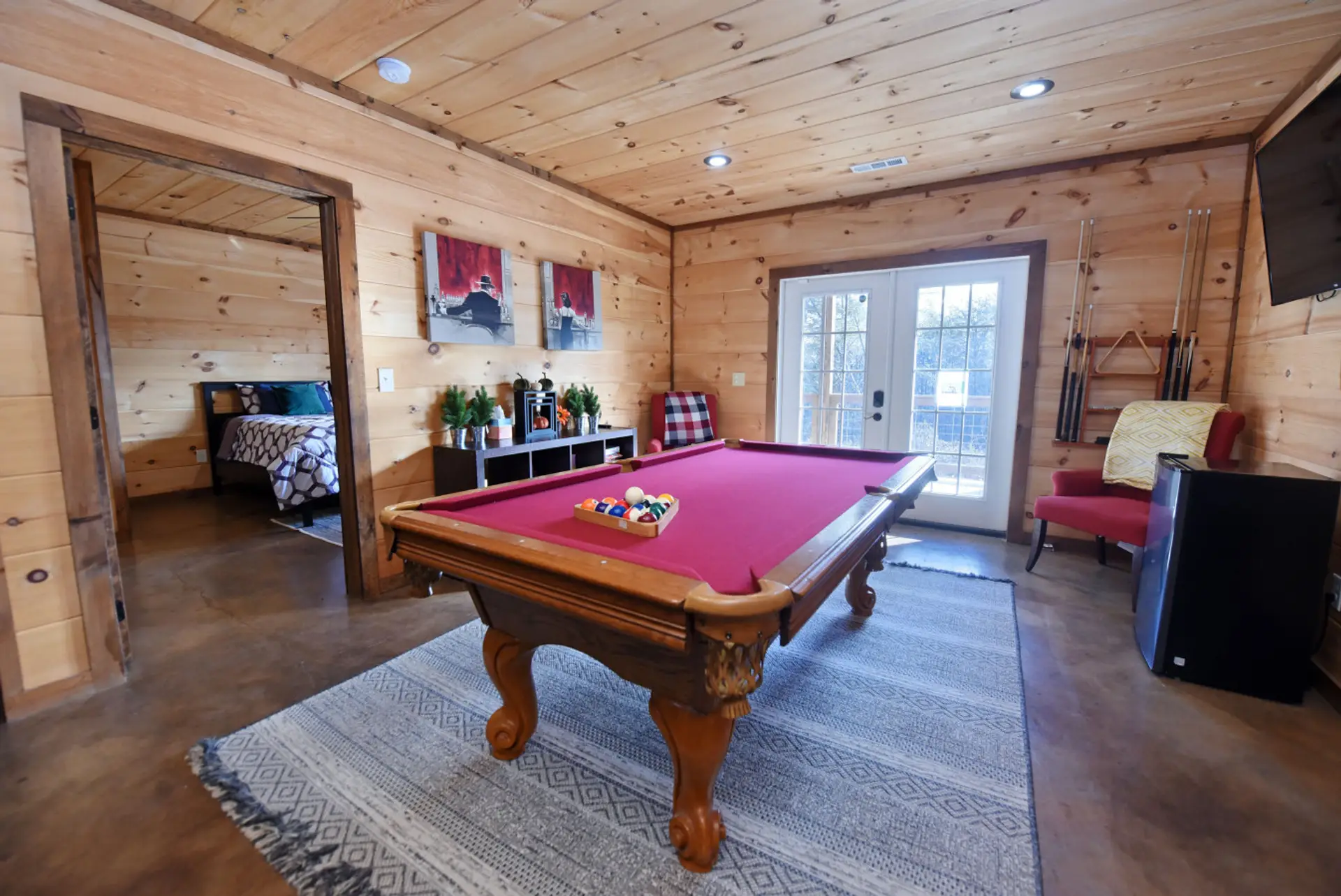 Rustic Moose- 4br/3ba, Hot Tub, Pool Table, Wifi, Views,Close to hiking