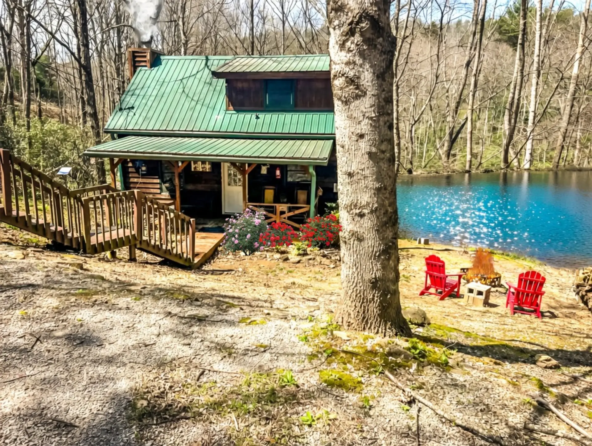 Duck's Nest Retreat- 1br/1ba, Hot Tub, Wifi,Private Pond, Ocoee River area