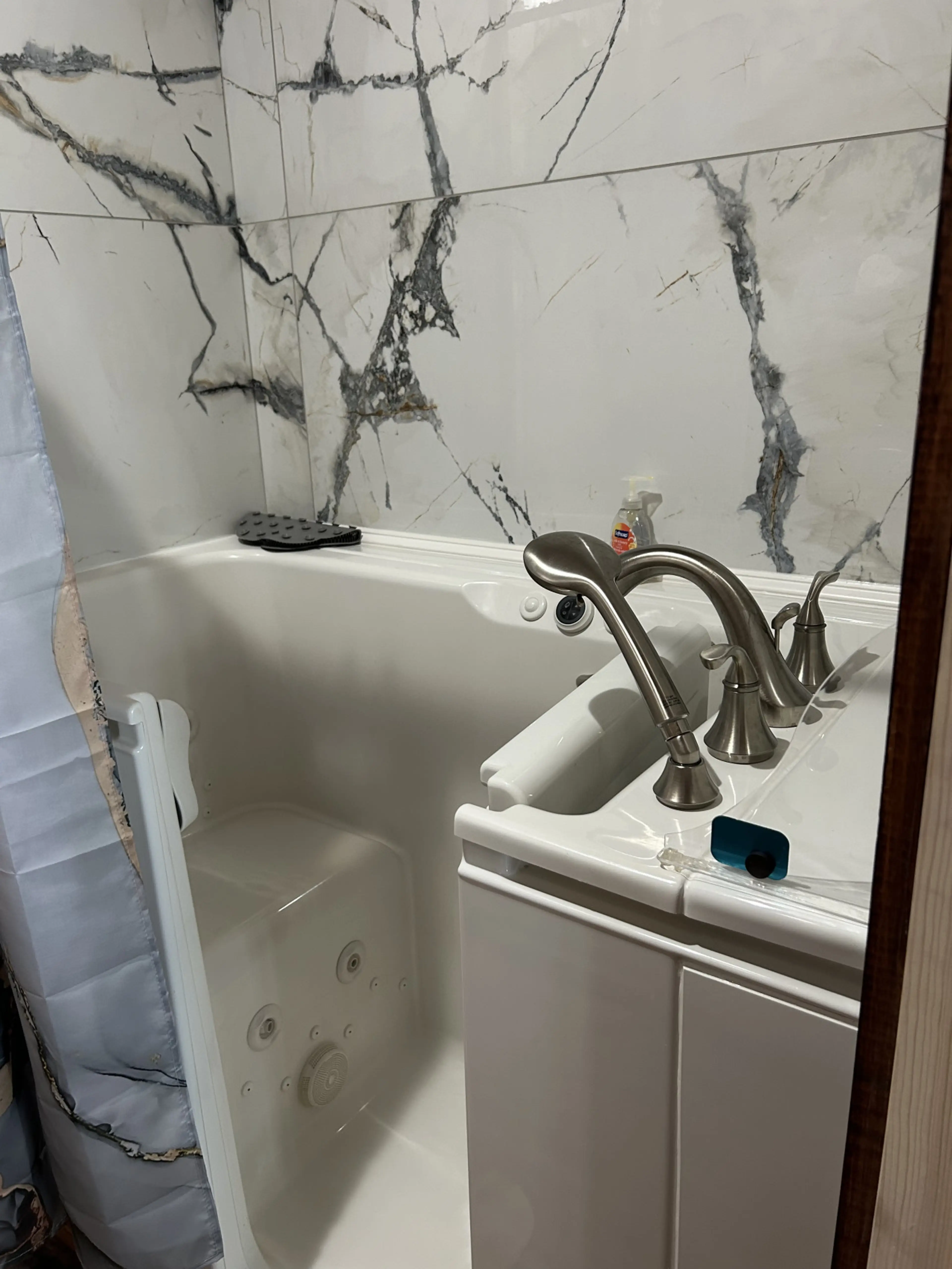 The Deertrail- 4br/3ba -ADA Compliant- Walk in Tub - Bathroom 2