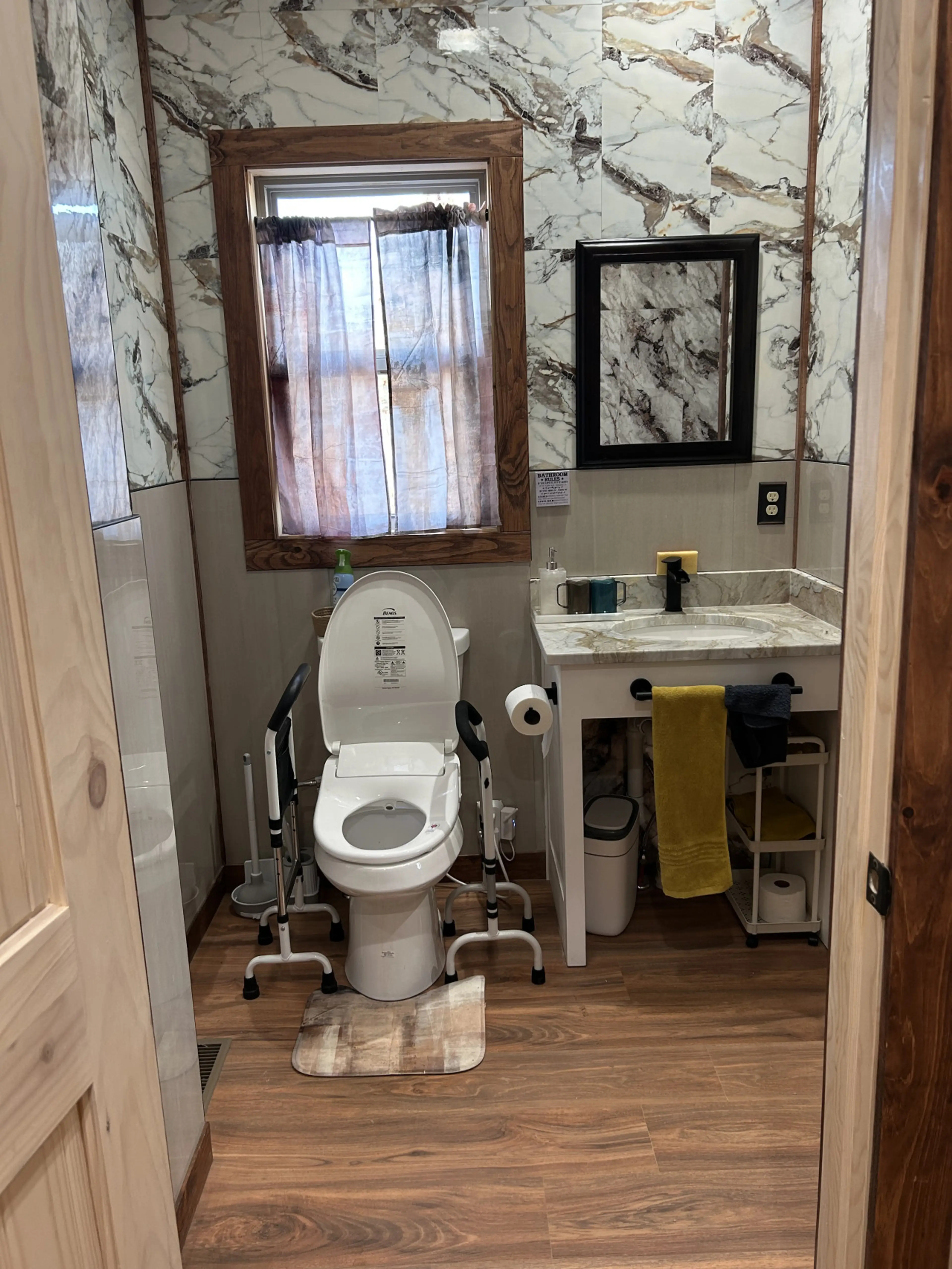 The Deertrail- 4br/3ba -ADA Compliant- Bathroom 2