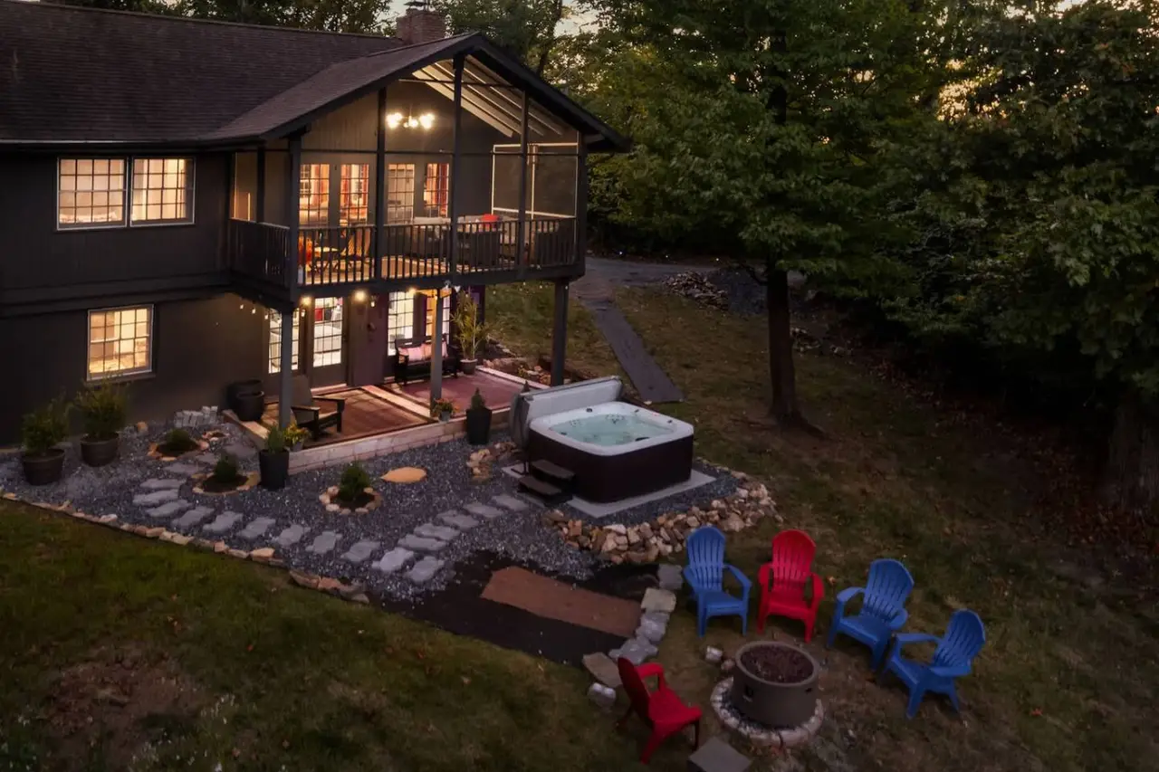 The Far View Retreat with valley views