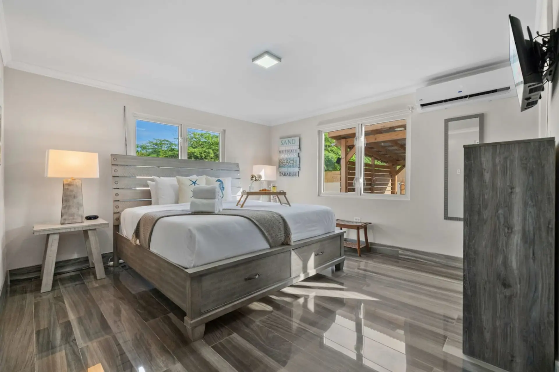 King bedroom with AC and calm setting for restful nights in Aruba