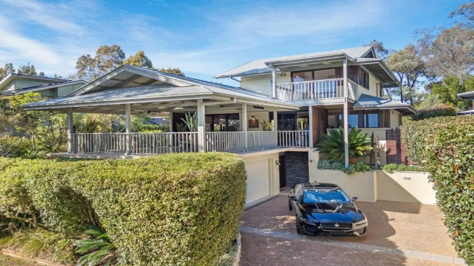 Architect-designed tri-level residence at The Vintage Golf Resort, Pokolbin. Covered front balcony, upper master retreat, gas log fireplace, firepit, pet-friendly and direct parkland access. Perfect for Hunter Valley family or group accommodation.