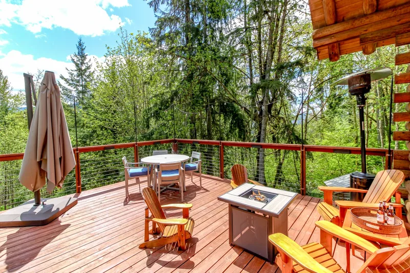 Upper deck with fire table and outdoor dining