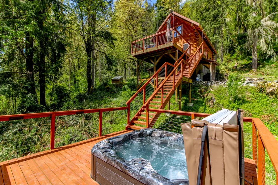 Private hot tub and stairway through the forest