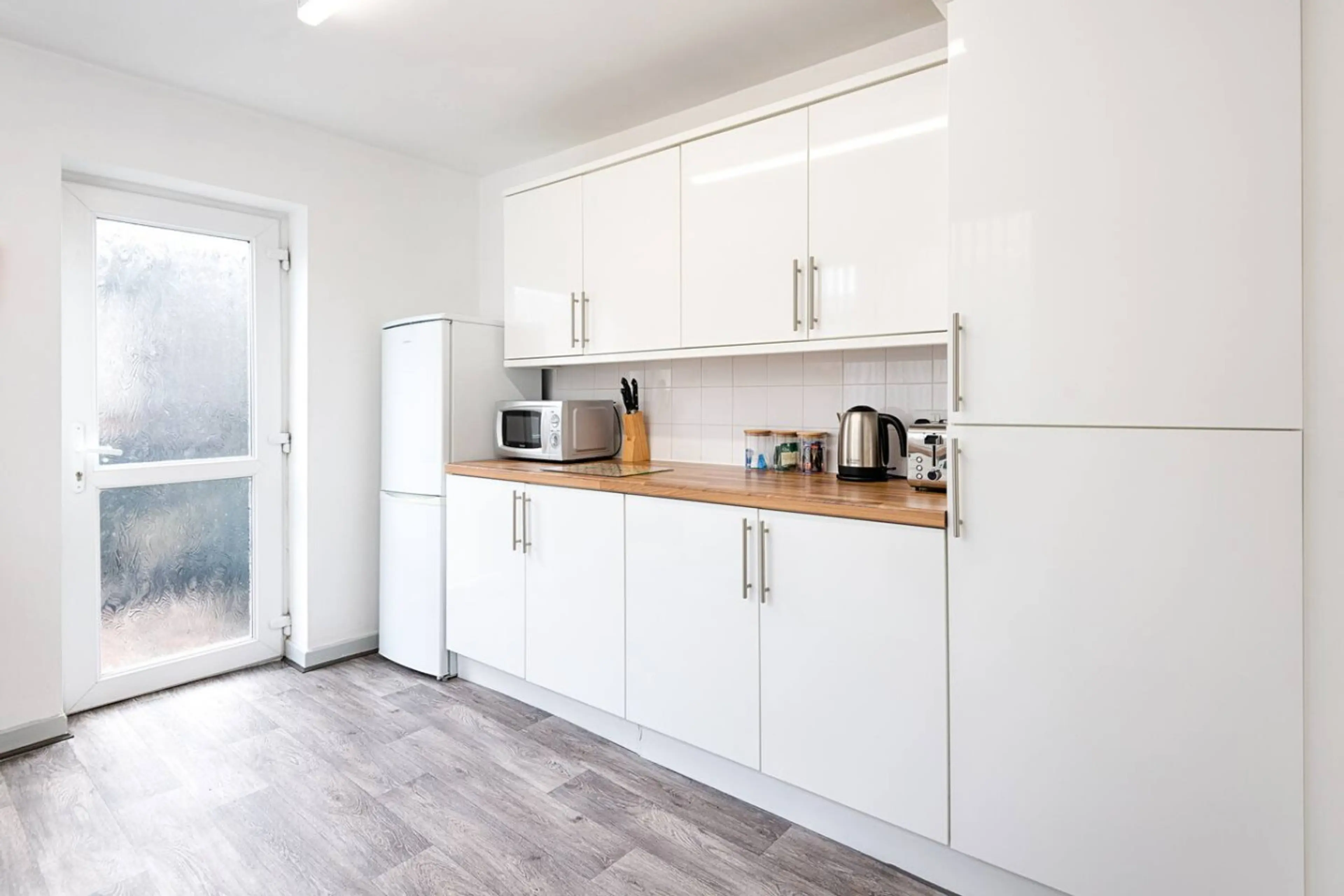 1203A Neath Road - Image 4