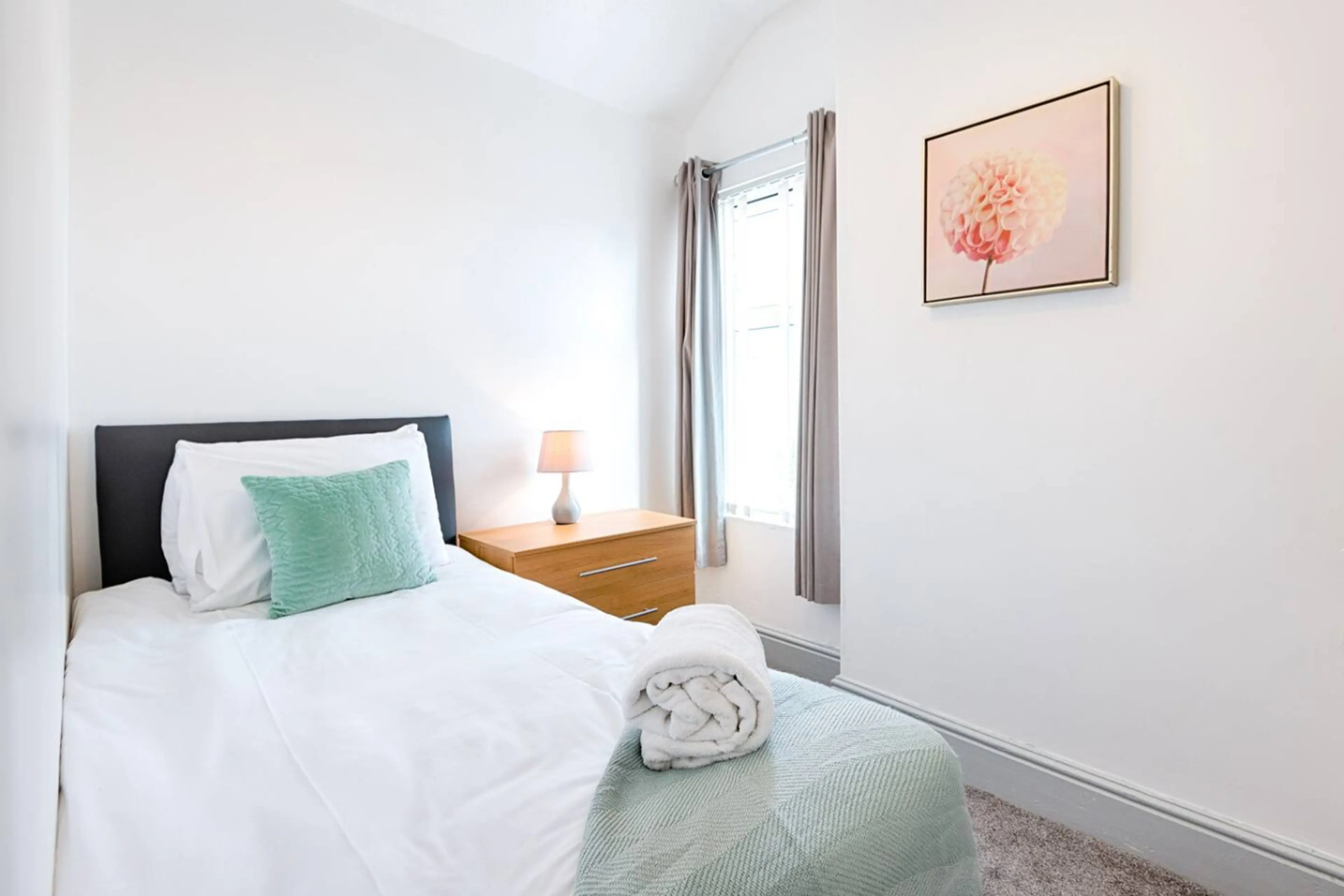 1203A Neath Road - Image 11