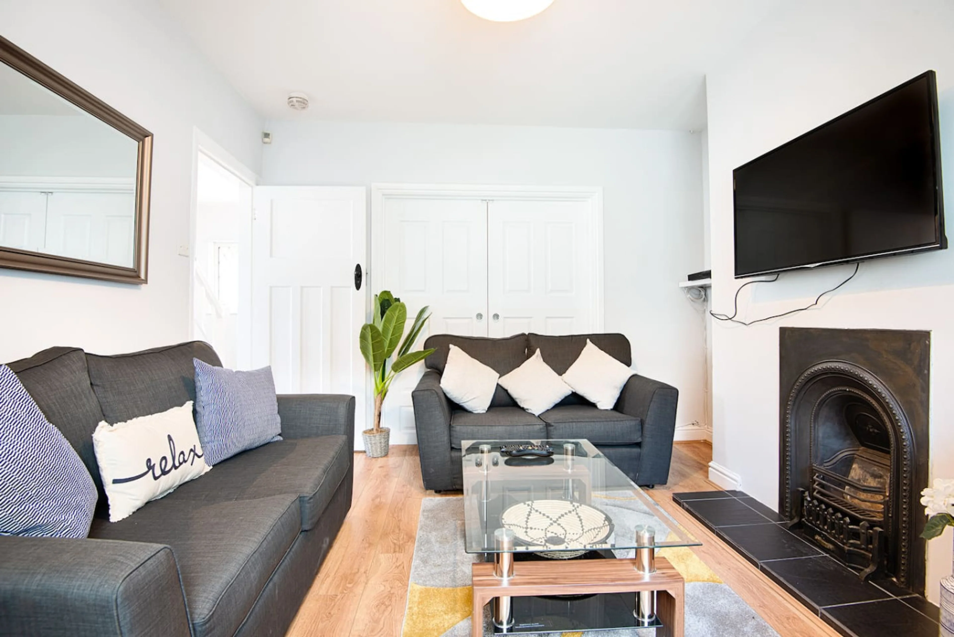 1013 Carmarthen Road - Main view