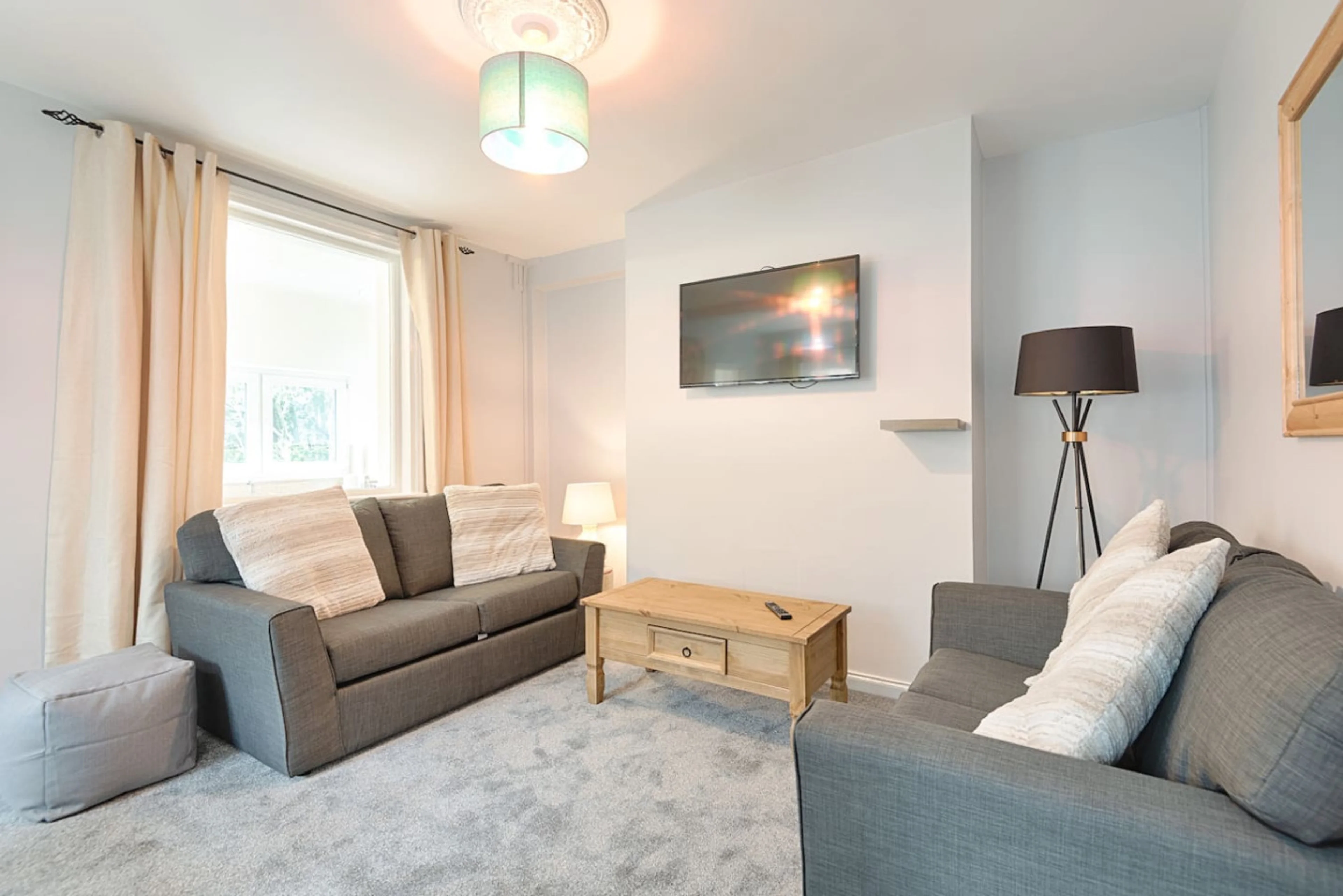 1011 Carmarthen Road - Main view