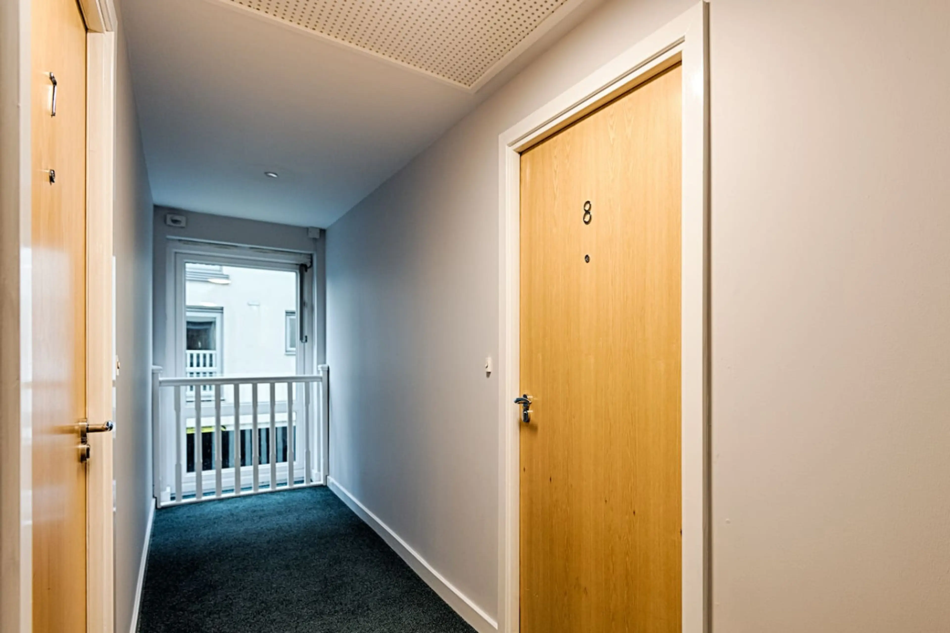 8 Royal Sovereign - Image 25