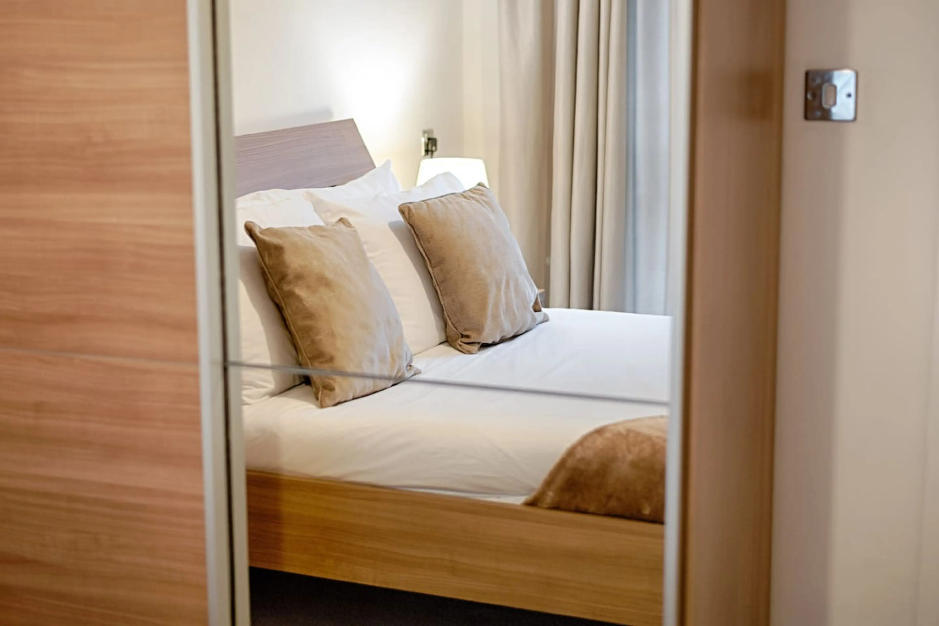 8 Royal Sovereign - Image 12