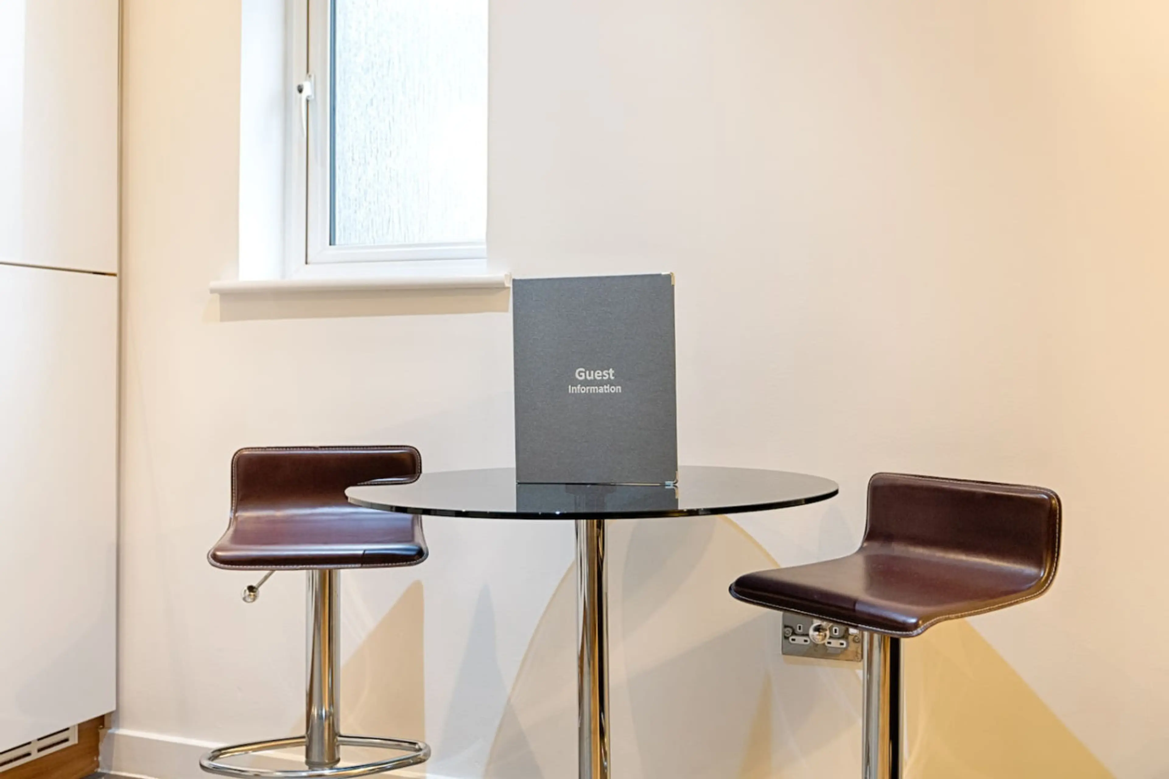 8 Royal Sovereign - Image 17